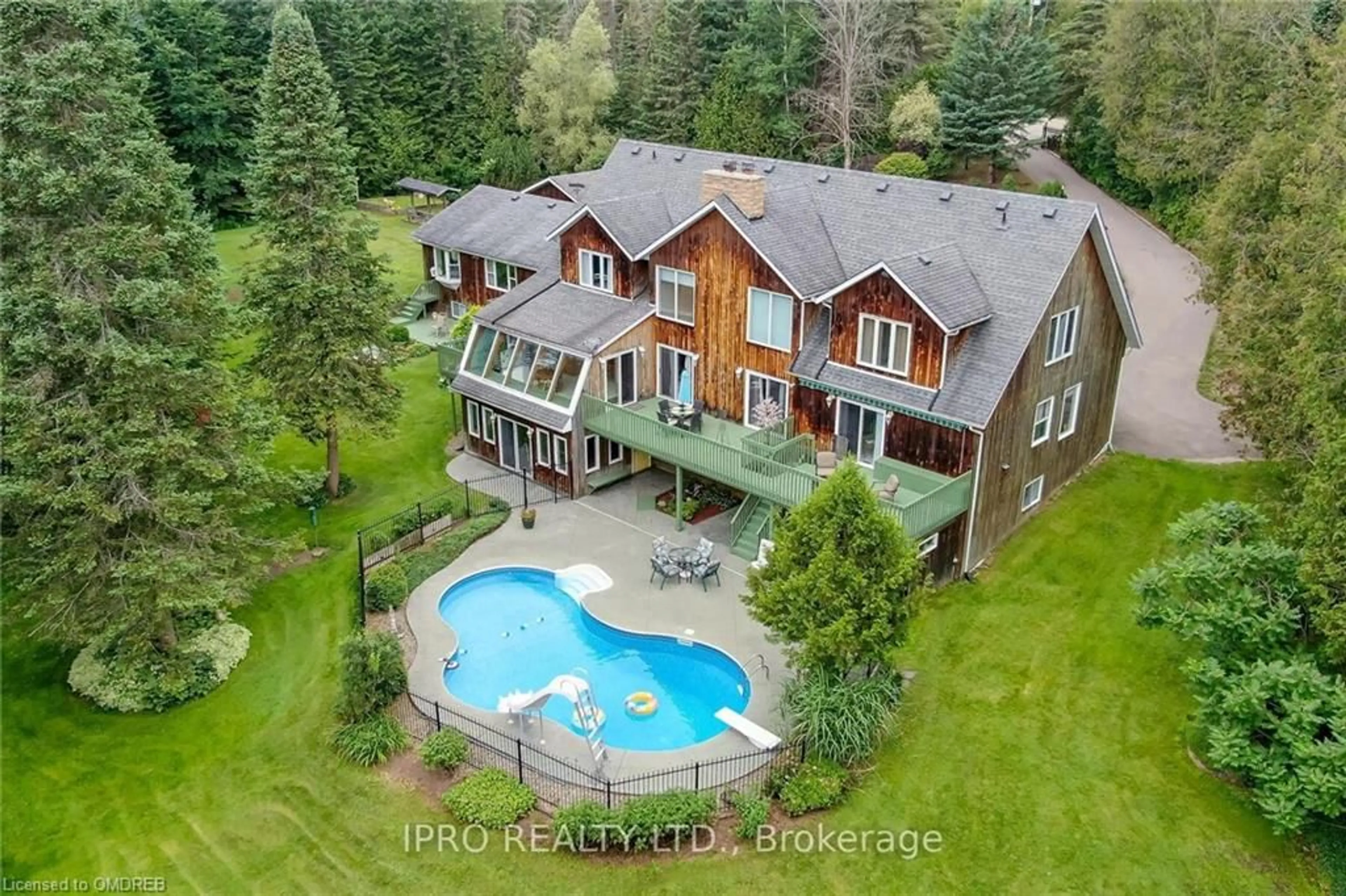 Indoor or outdoor pool for 307254 Hockley Valley Rd, Mono Ontario L9W 2Y8