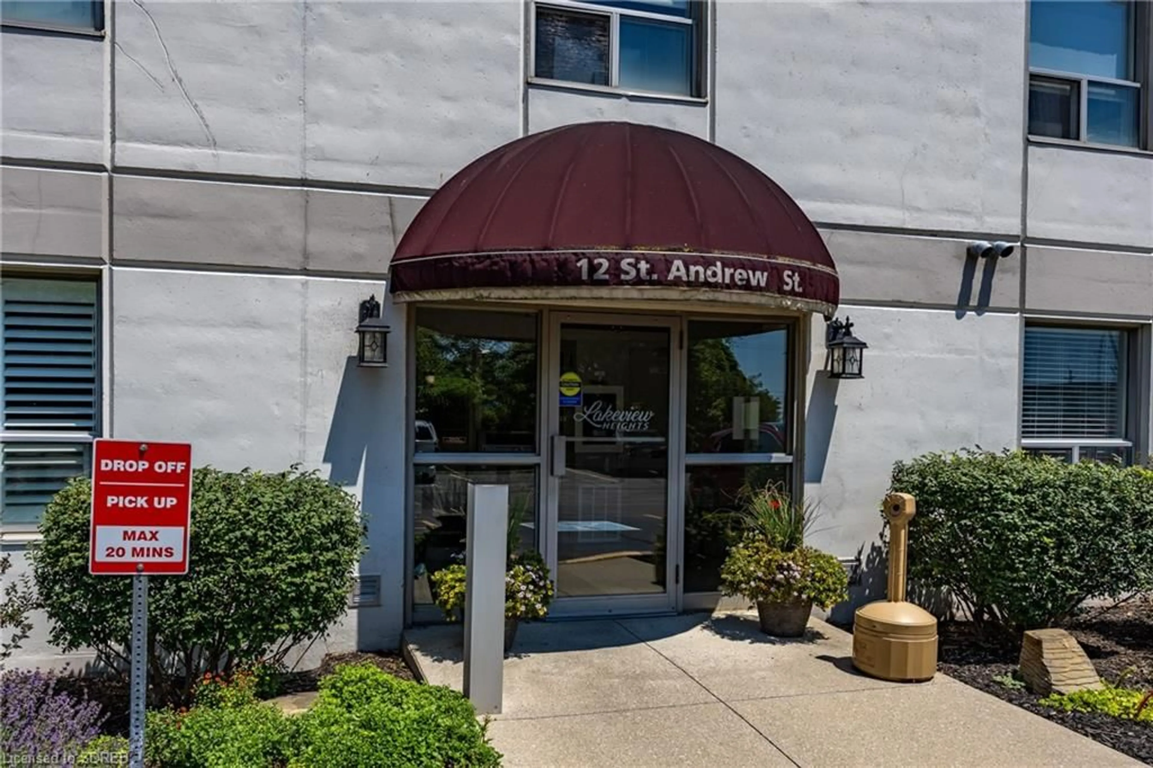 Indoor foyer for 12 St Andrew St #107, Port Dover Ontario N0A 1N1