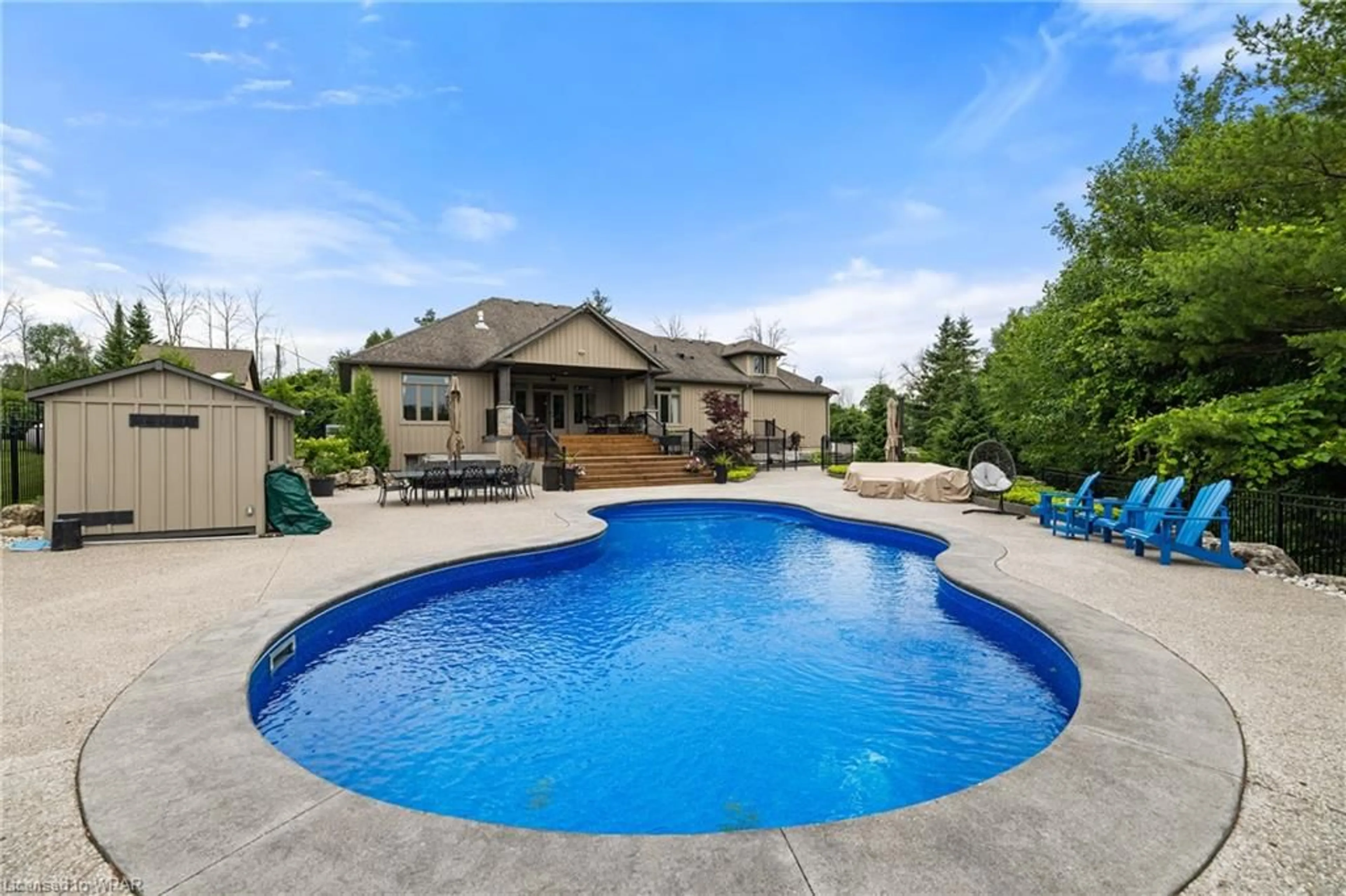 Indoor or outdoor pool for 2616 Morrison Rd, Cambridge Ontario N1R 5S2