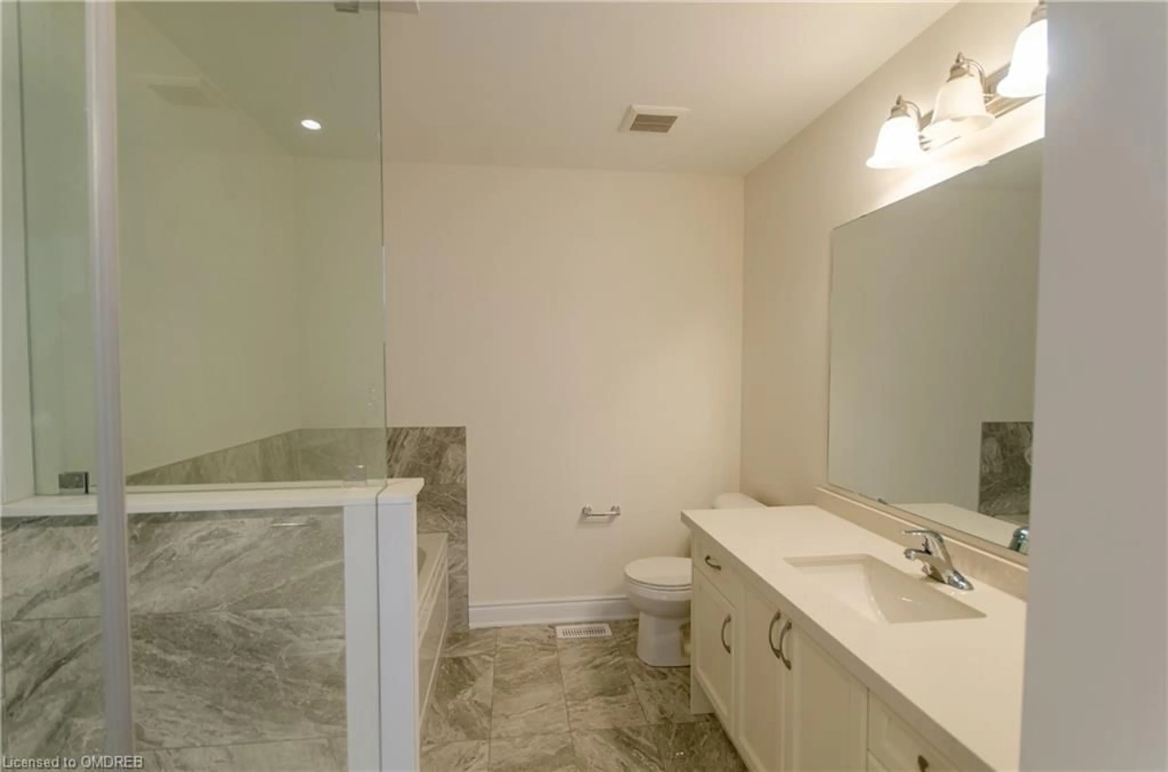 Bathroom for 305 Garner Rd #115, Ancaster Ontario L9G 0H5