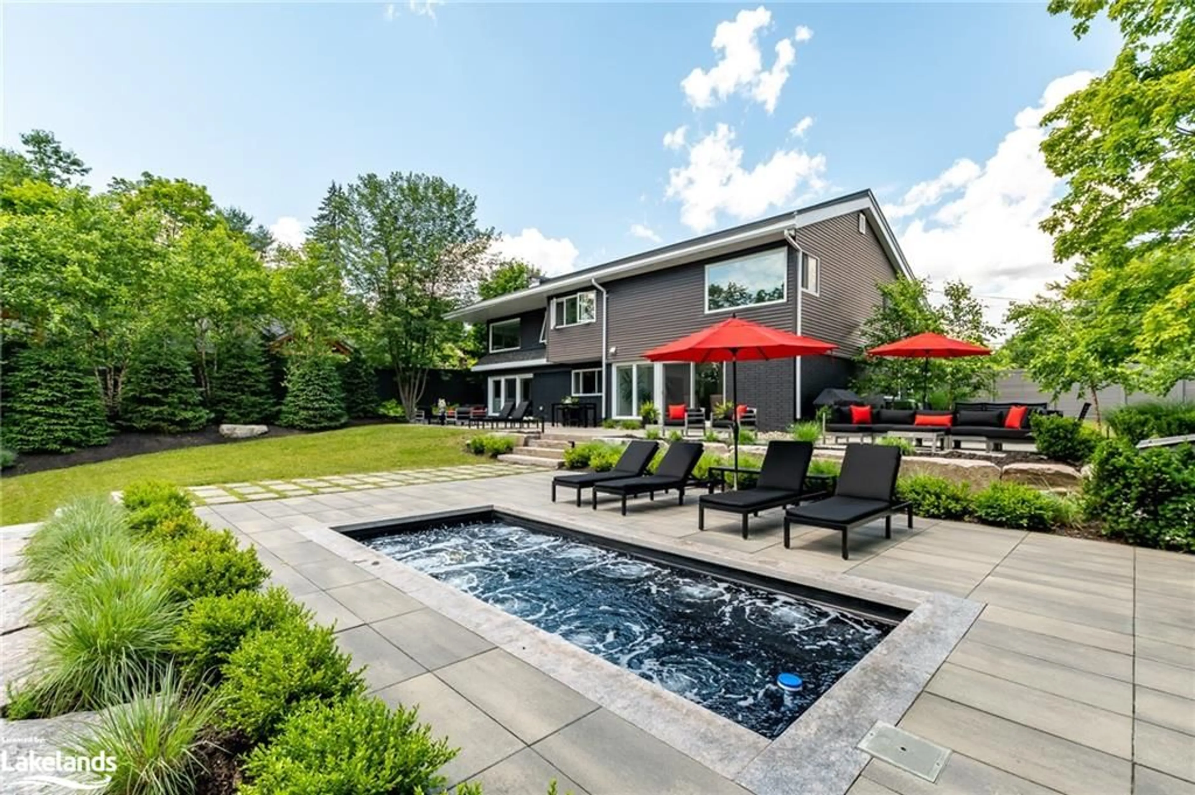 Patio for 183 Hunters Bay Dr, Huntsville Ontario P1H 1M9