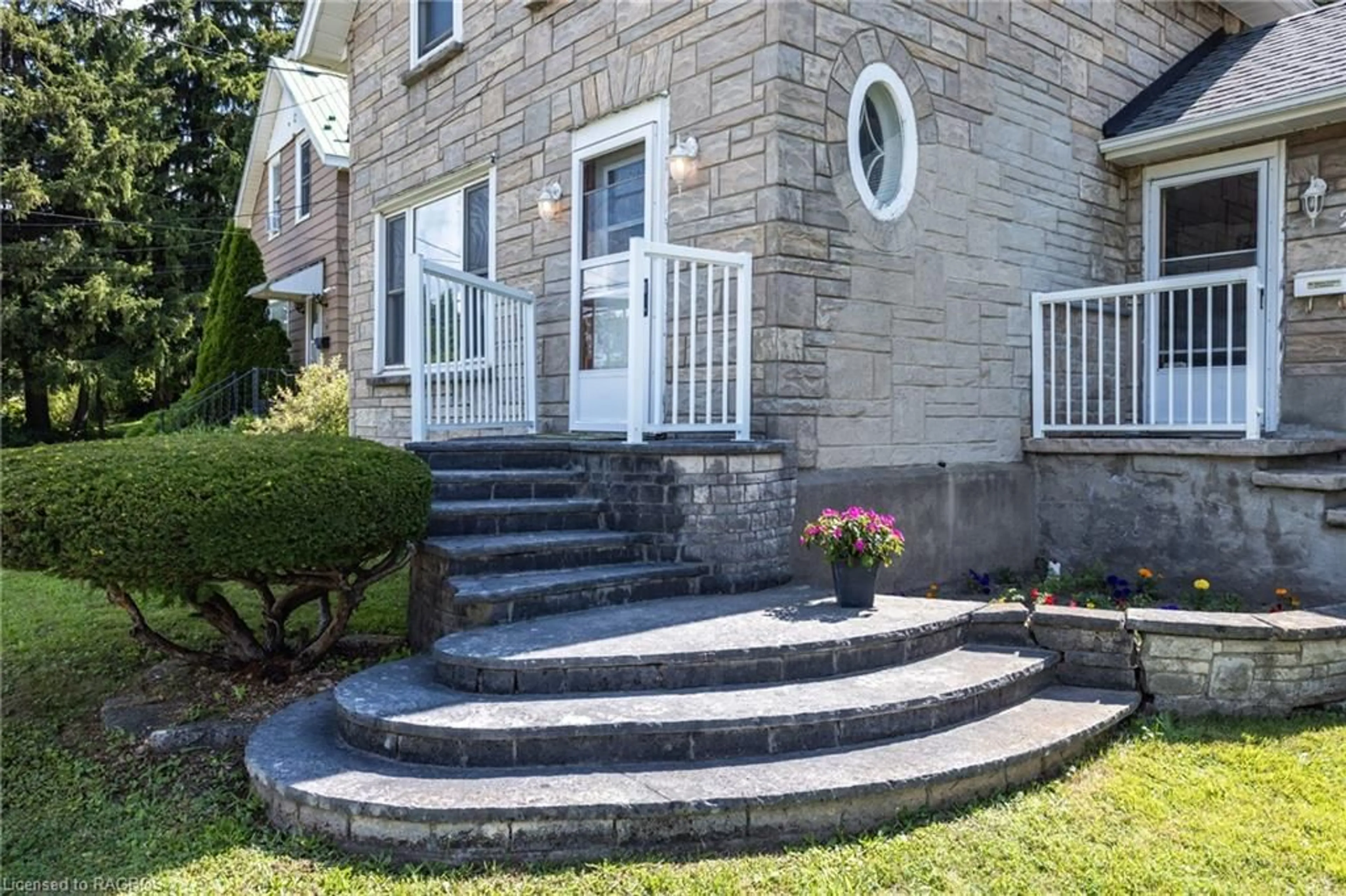 Stairs for 2459 3rd Ave, Owen Sound Ontario N4K 2M5