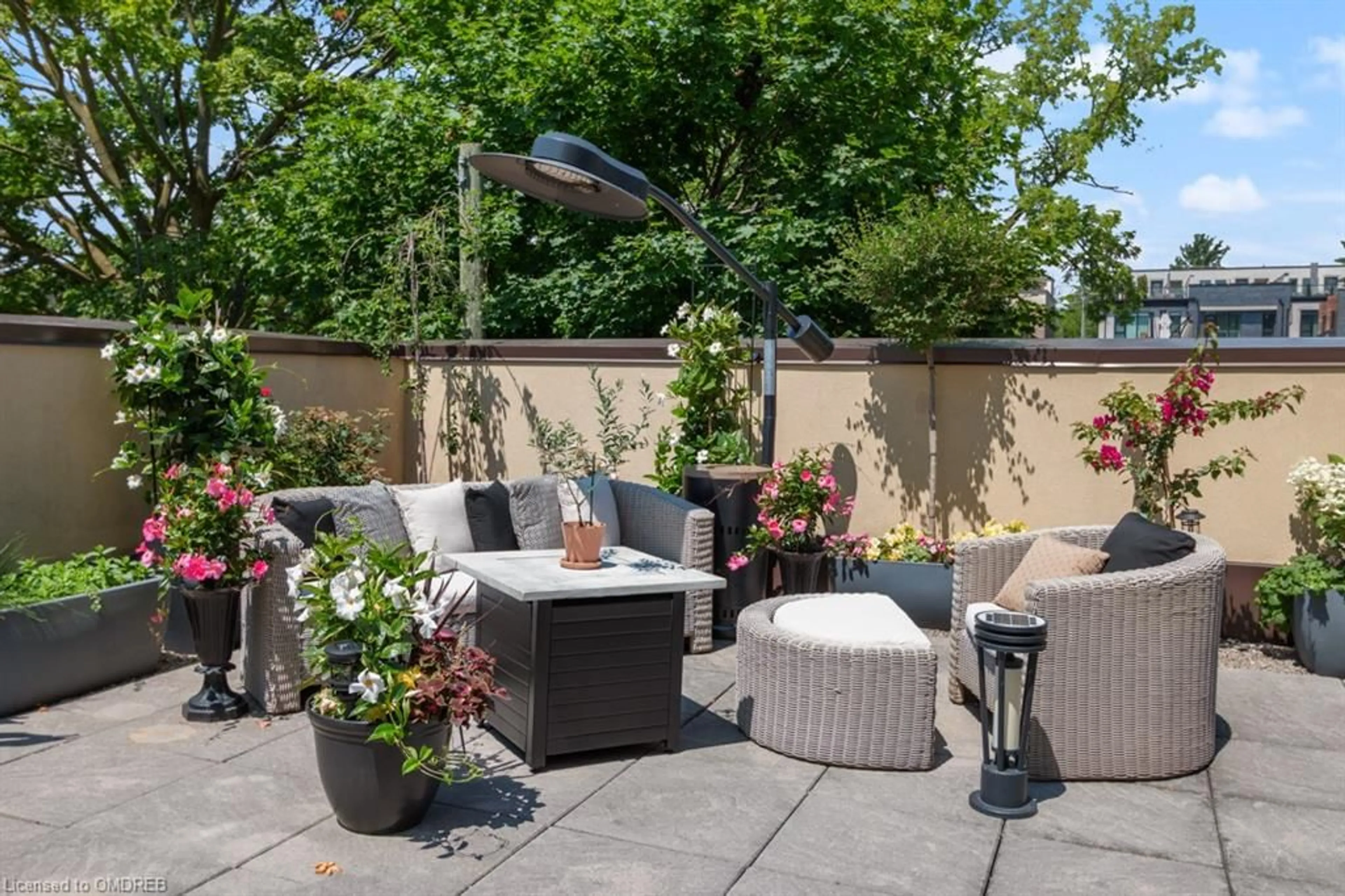 Patio for 205 Lakeshore Rd Rd #206, Oakville Ontario L6K 0H8