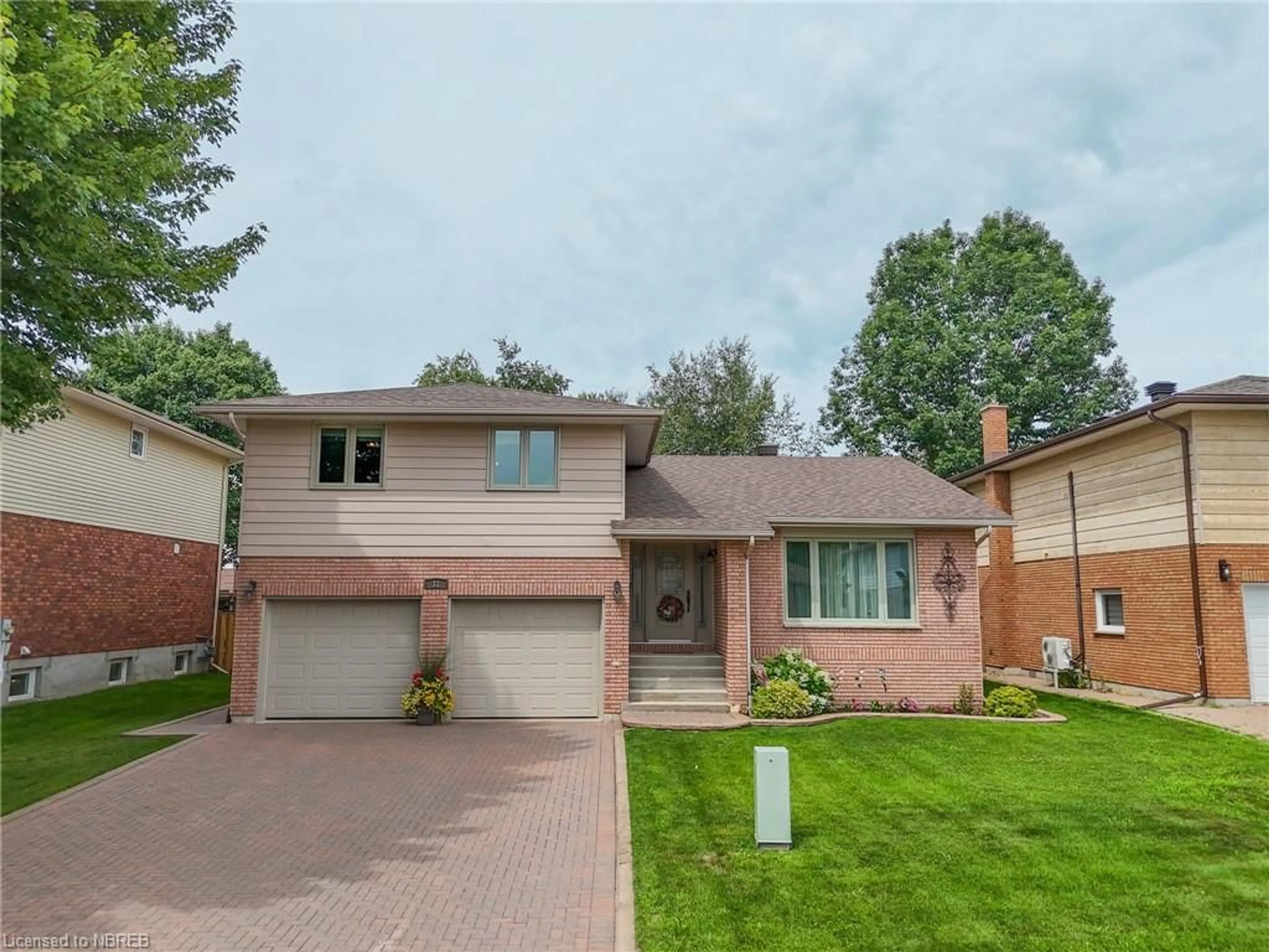 Home with brick exterior material for 31 Veronica Dr, North Bay Ontario P1B 9K4