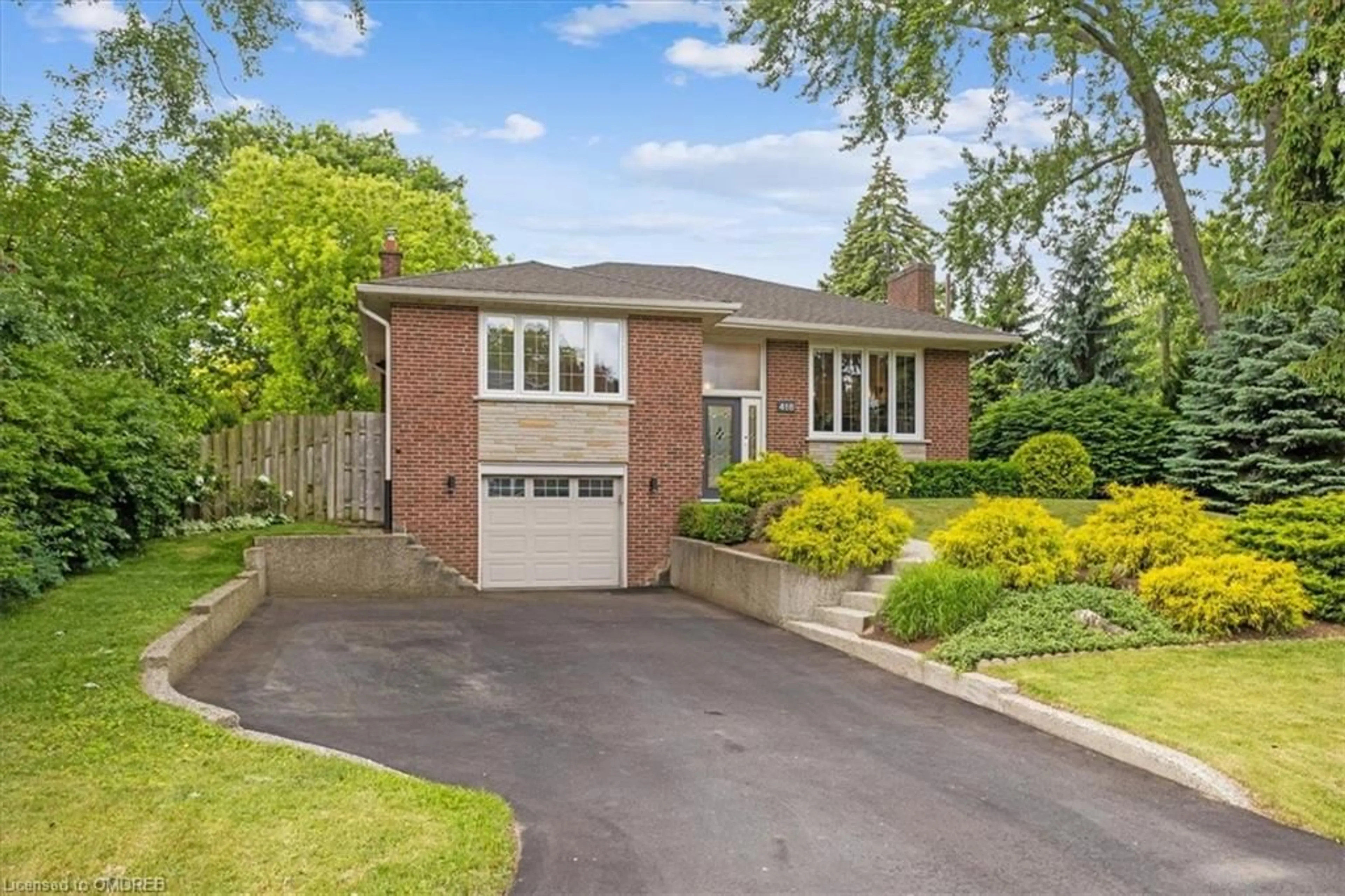 Frontside or backside of a home for 418 Willis Dr, Oakville Ontario L6L 4V4