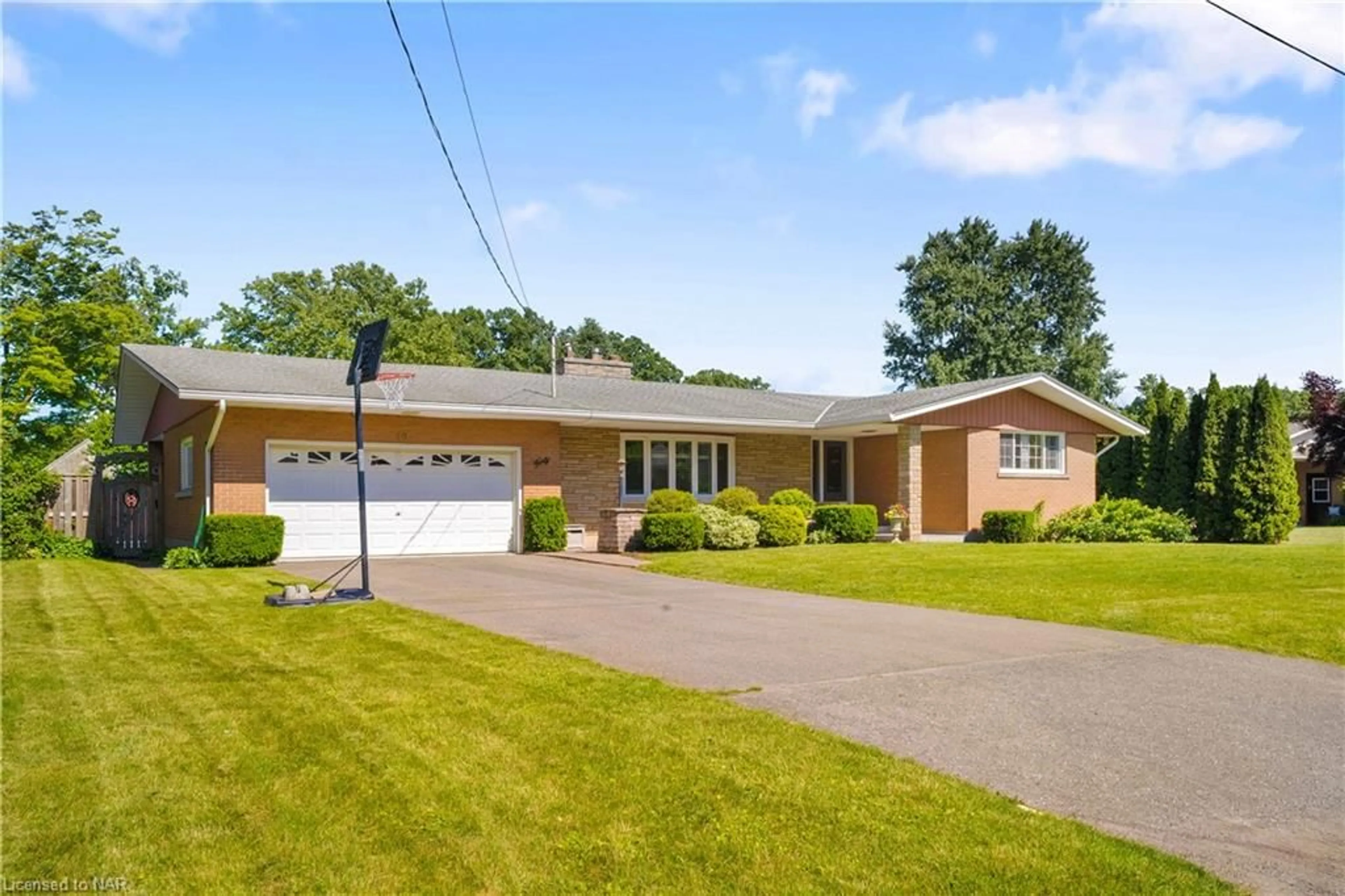 Frontside or backside of a home for 40 Daleview Cres, Fonthill Ontario L0S 1E0