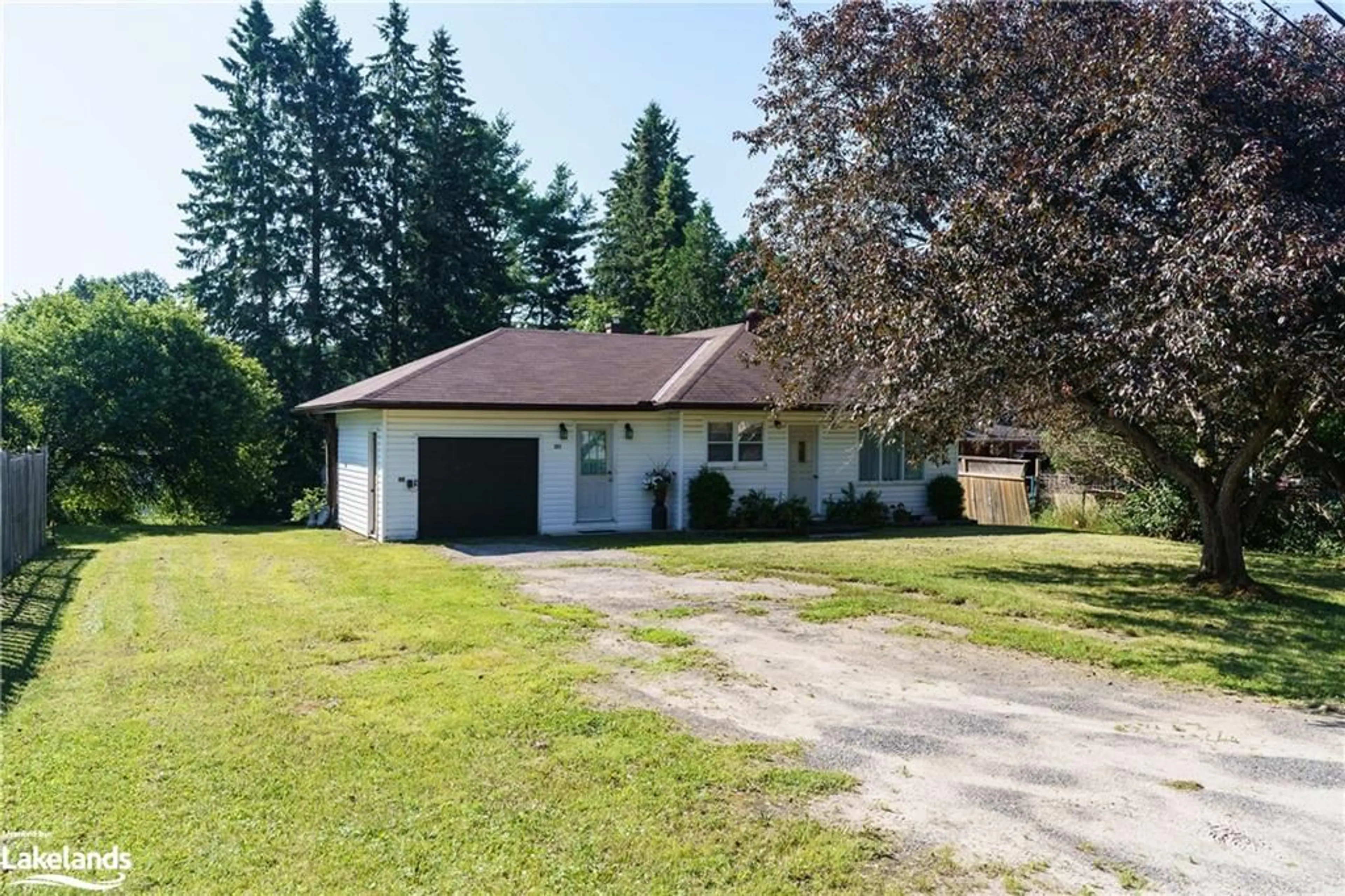 Frontside or backside of a home for 221 Main St, Huntsville Ontario P1H 1Y1