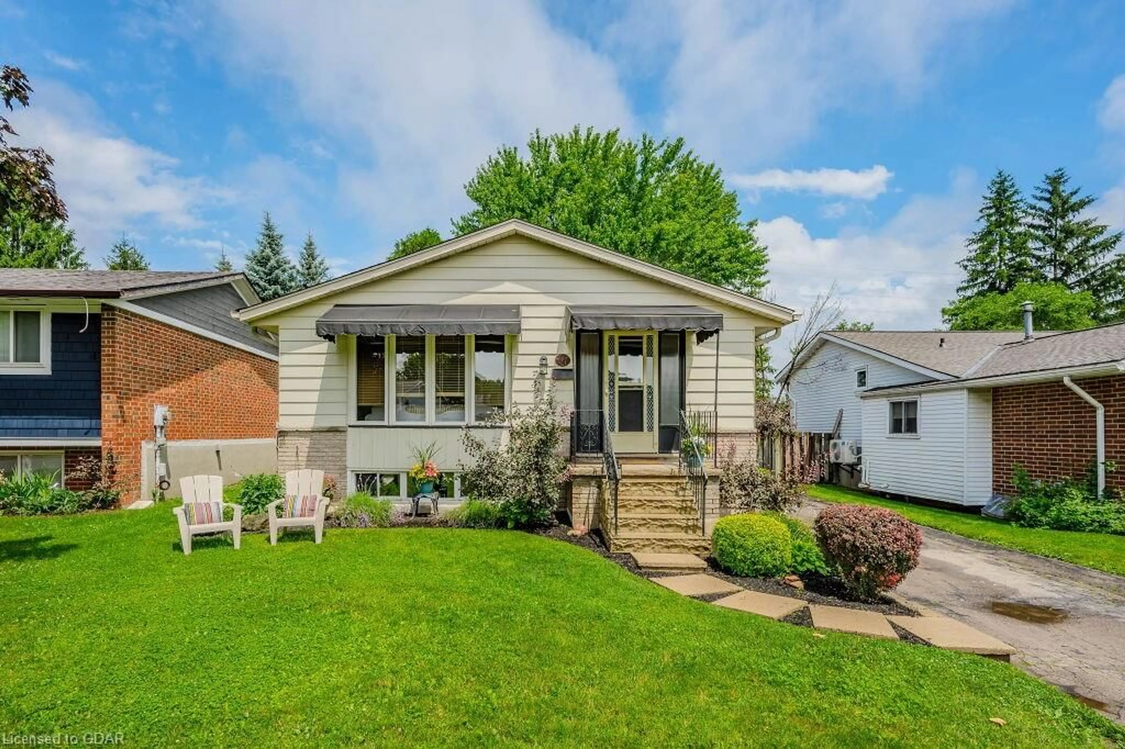 Frontside or backside of a home for 14 Avra Crt, Guelph Ontario N1H 7B2