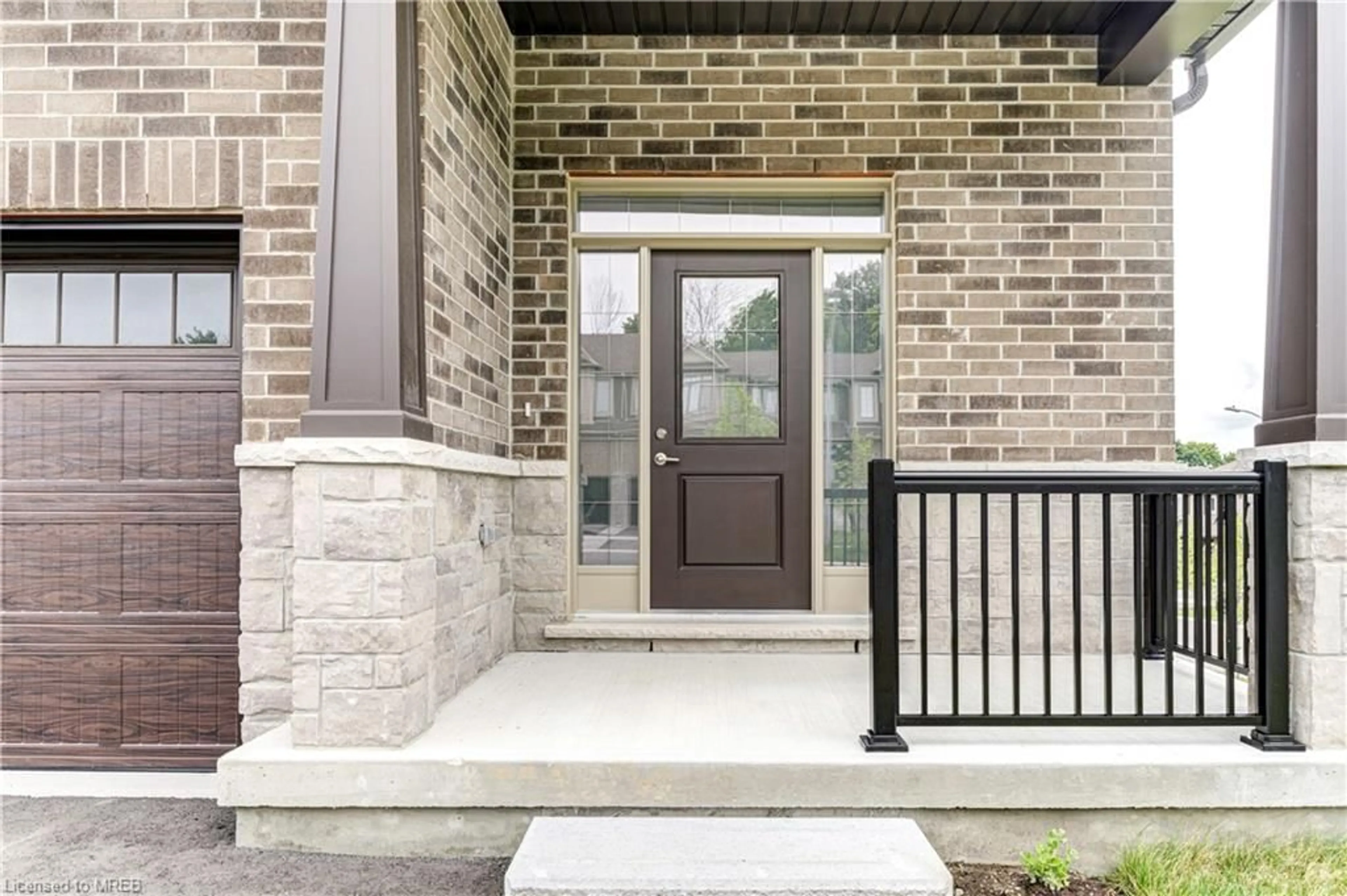 Indoor entryway, wood floors for 1048 Wright Dr, Midland Ontario L4R 0E4