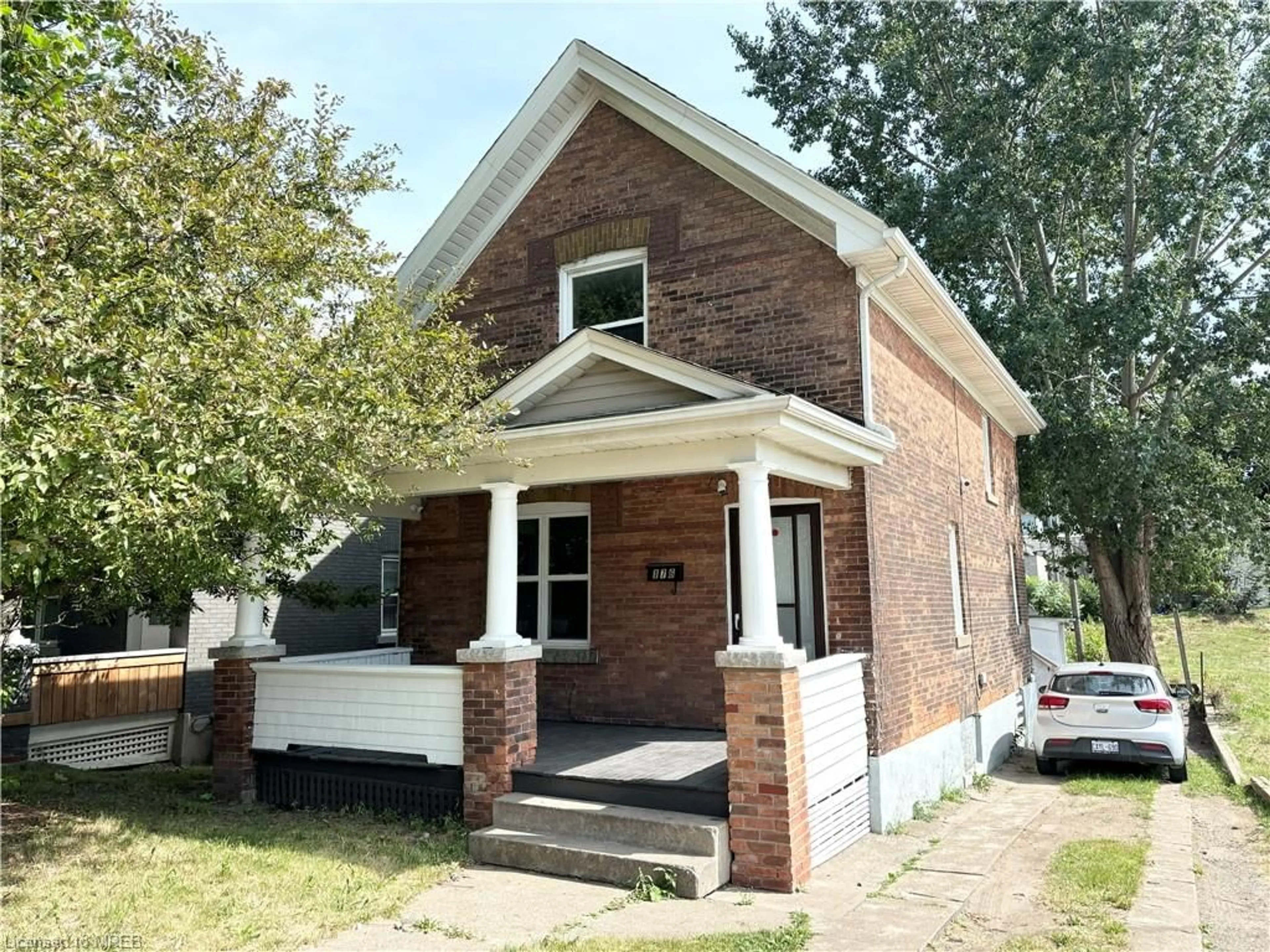 Home with brick exterior material for 176 Church St, St. Catharines Ontario L2R 3E7