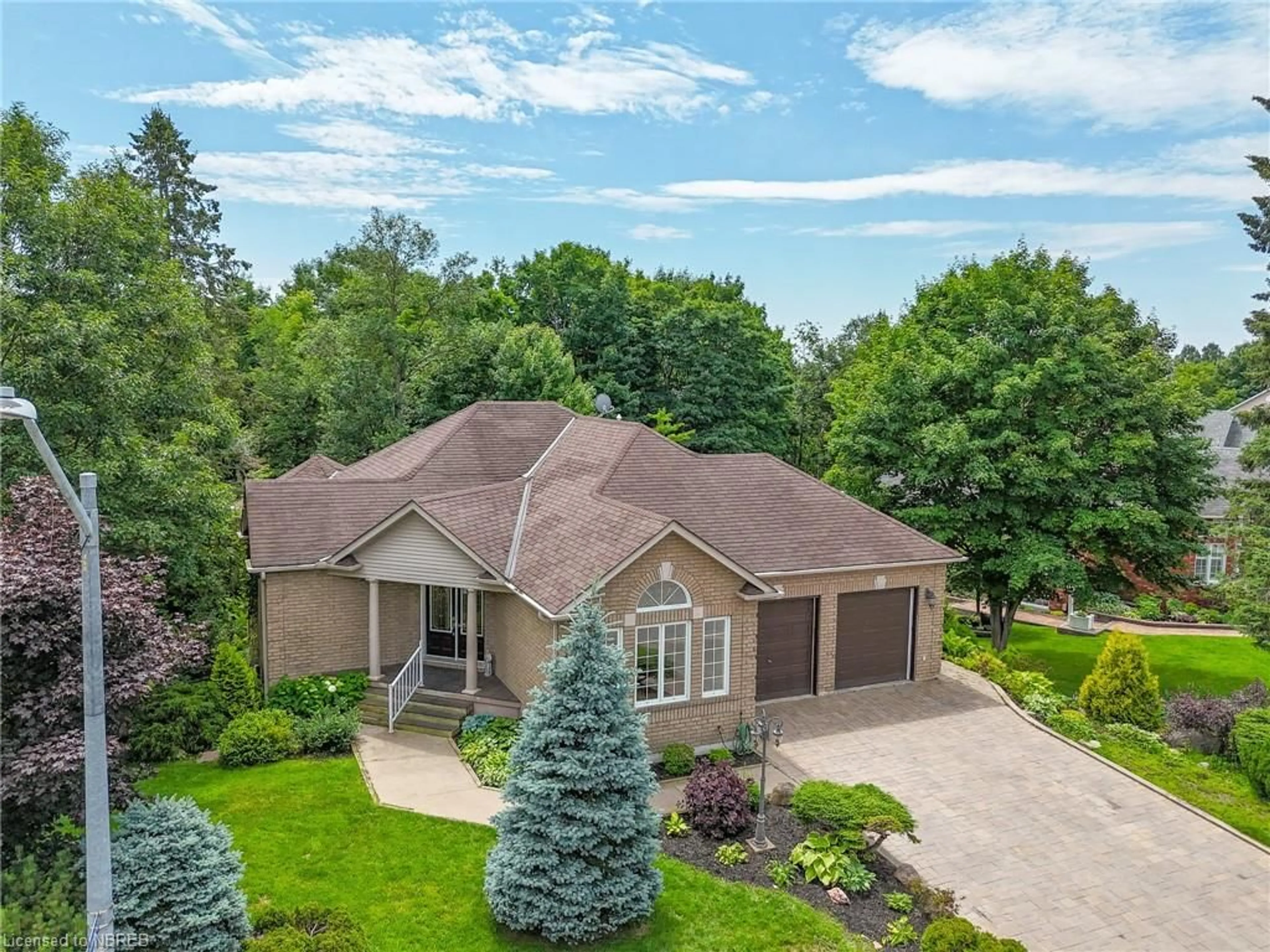 Frontside or backside of a home for 2 Briarwood Crt, North Bay Ontario P1C 1M1
