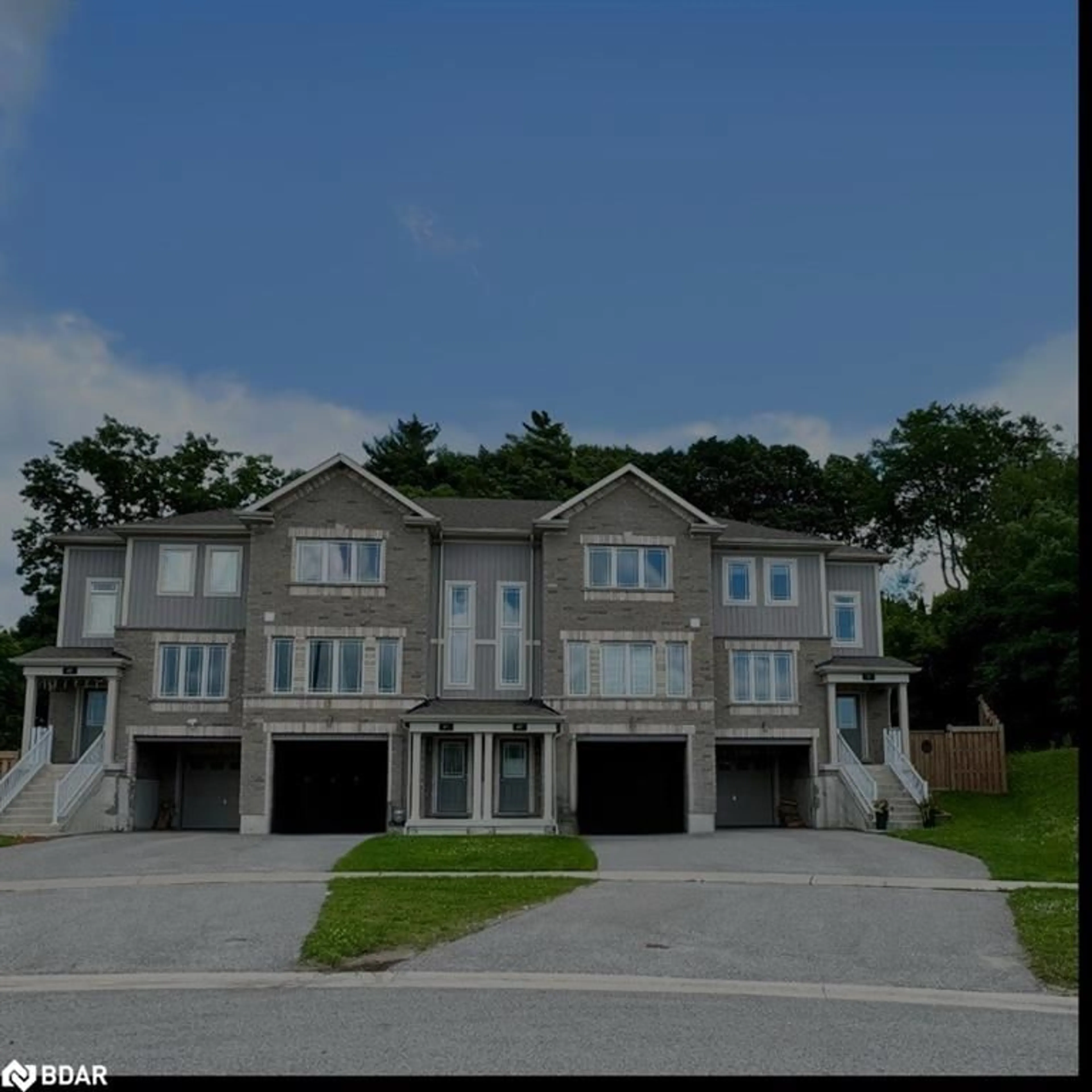 A pic from exterior of the house or condo for 71 Frank's Way, Barrie Ontario L4N 3J1