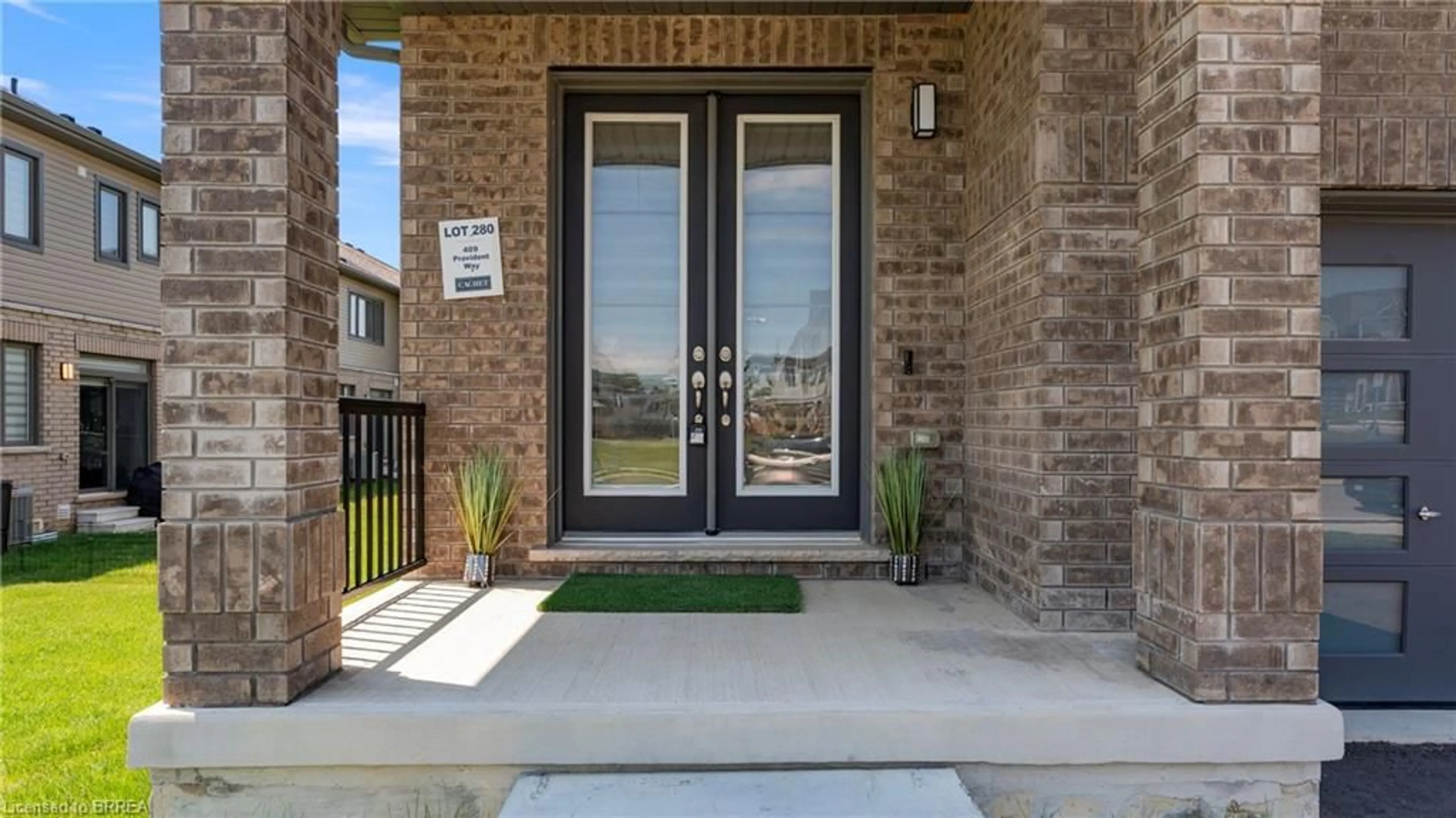 Indoor entryway for 409 Provident Way, Hamilton Ontario L0R 1W0