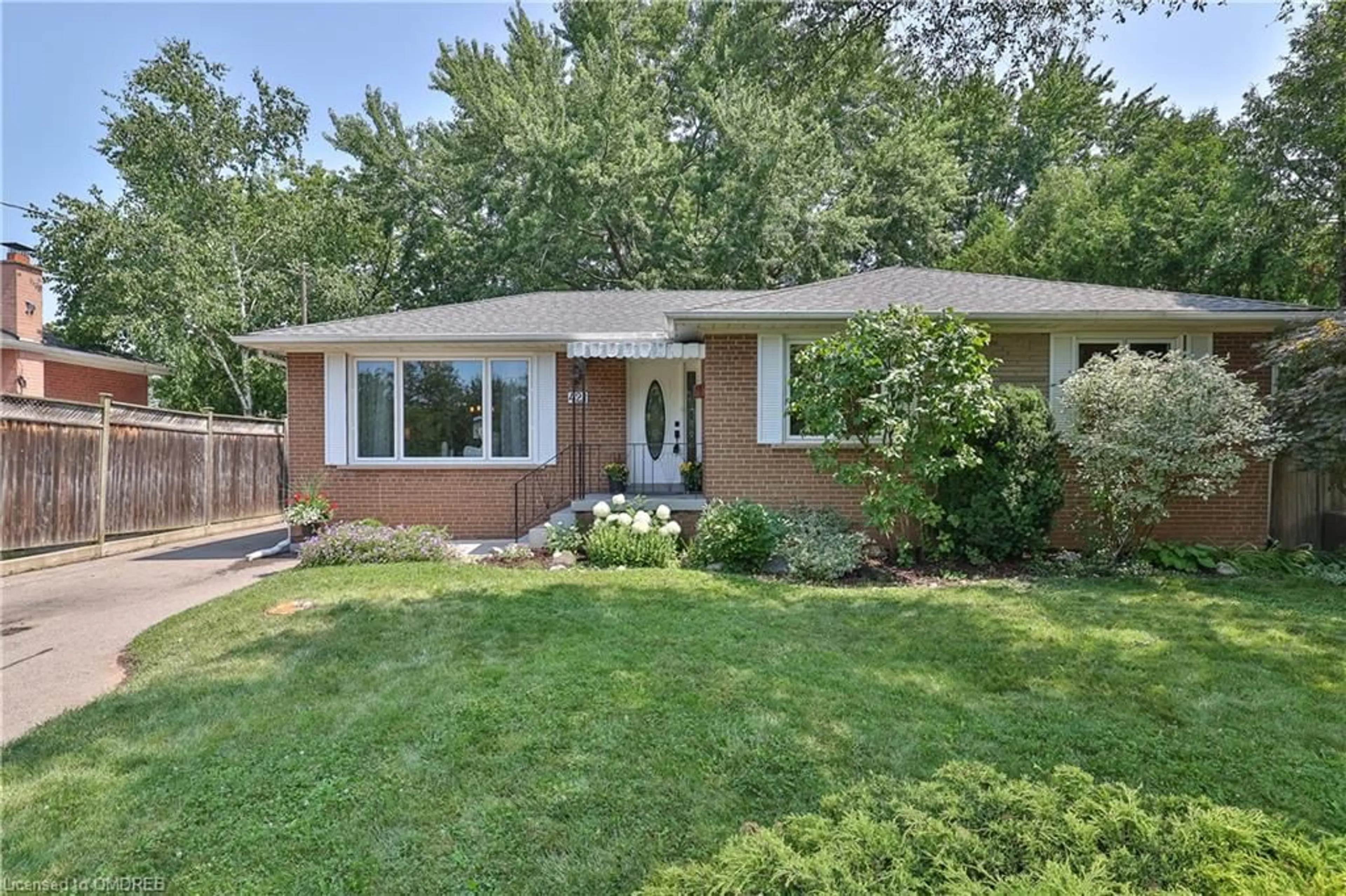 Home with brick exterior material for 421 Seaton Dr, Oakville Ontario L6L 3Y3