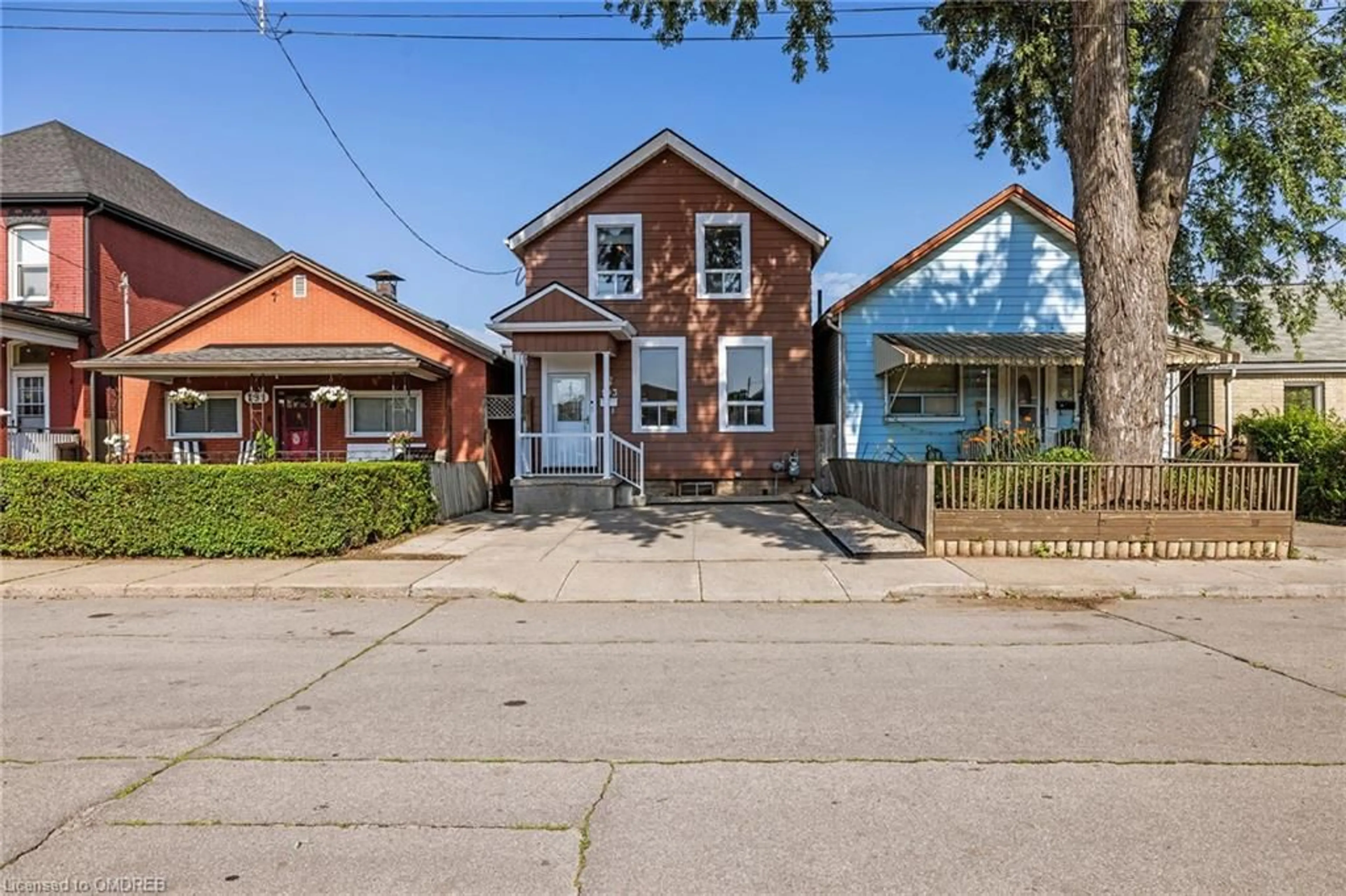 Frontside or backside of a home for 193 West Ave, Hamilton Ontario L8L 5C7