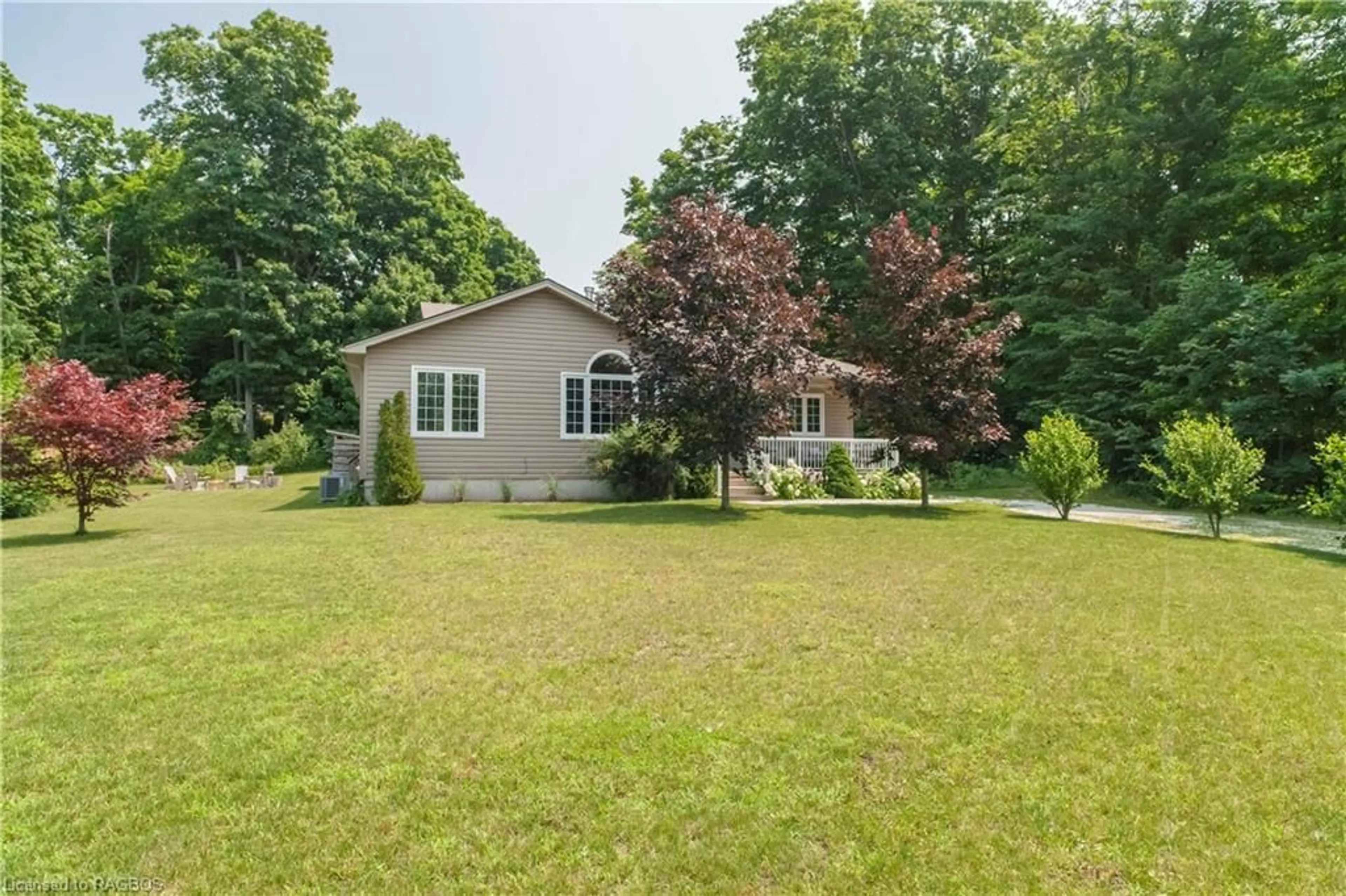Cottage for 107 Woodland Cres, Sauble Beach Ontario N0H 2G0