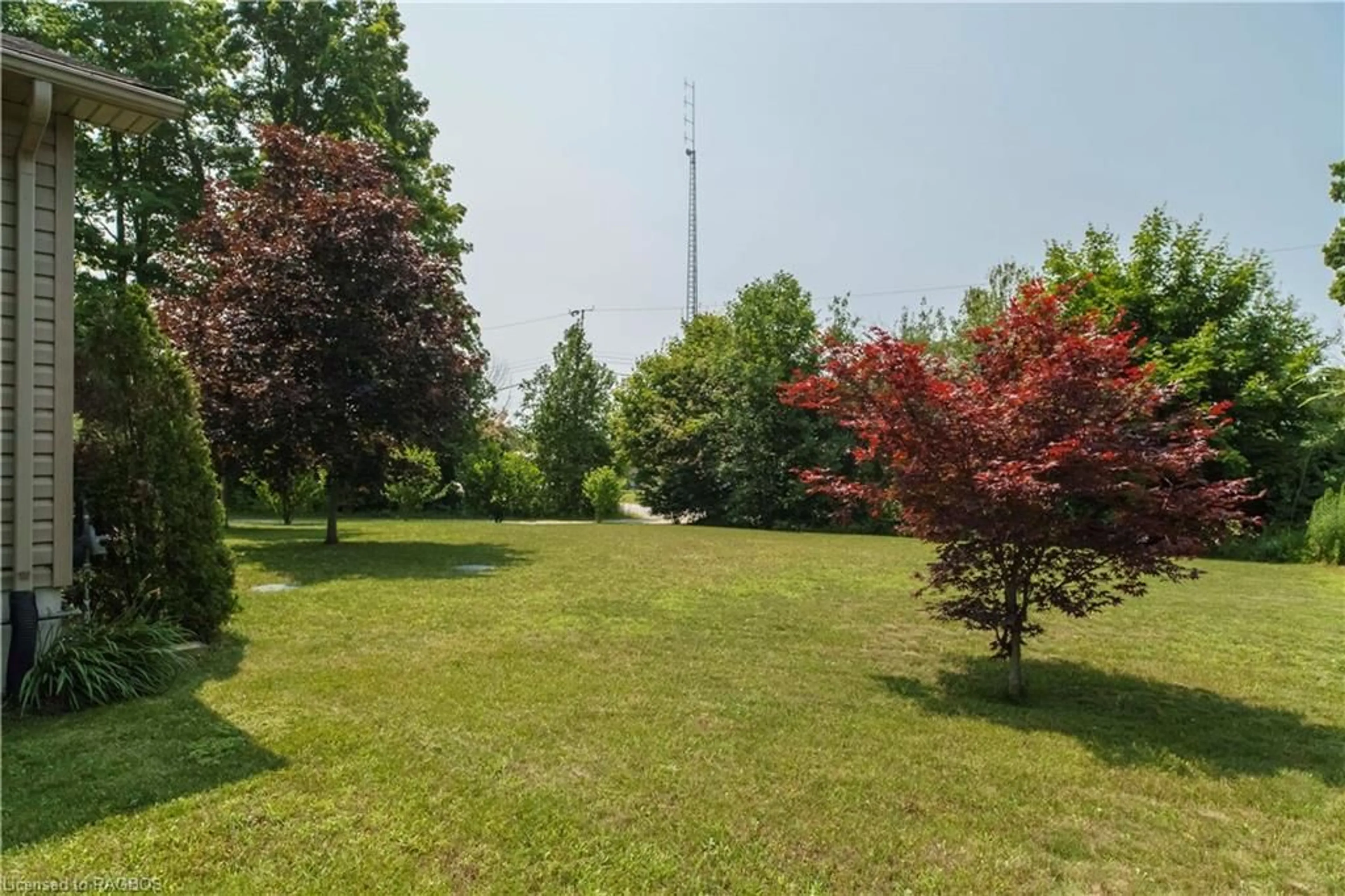 Fenced yard for 107 Woodland Cres, Sauble Beach Ontario N0H 2G0