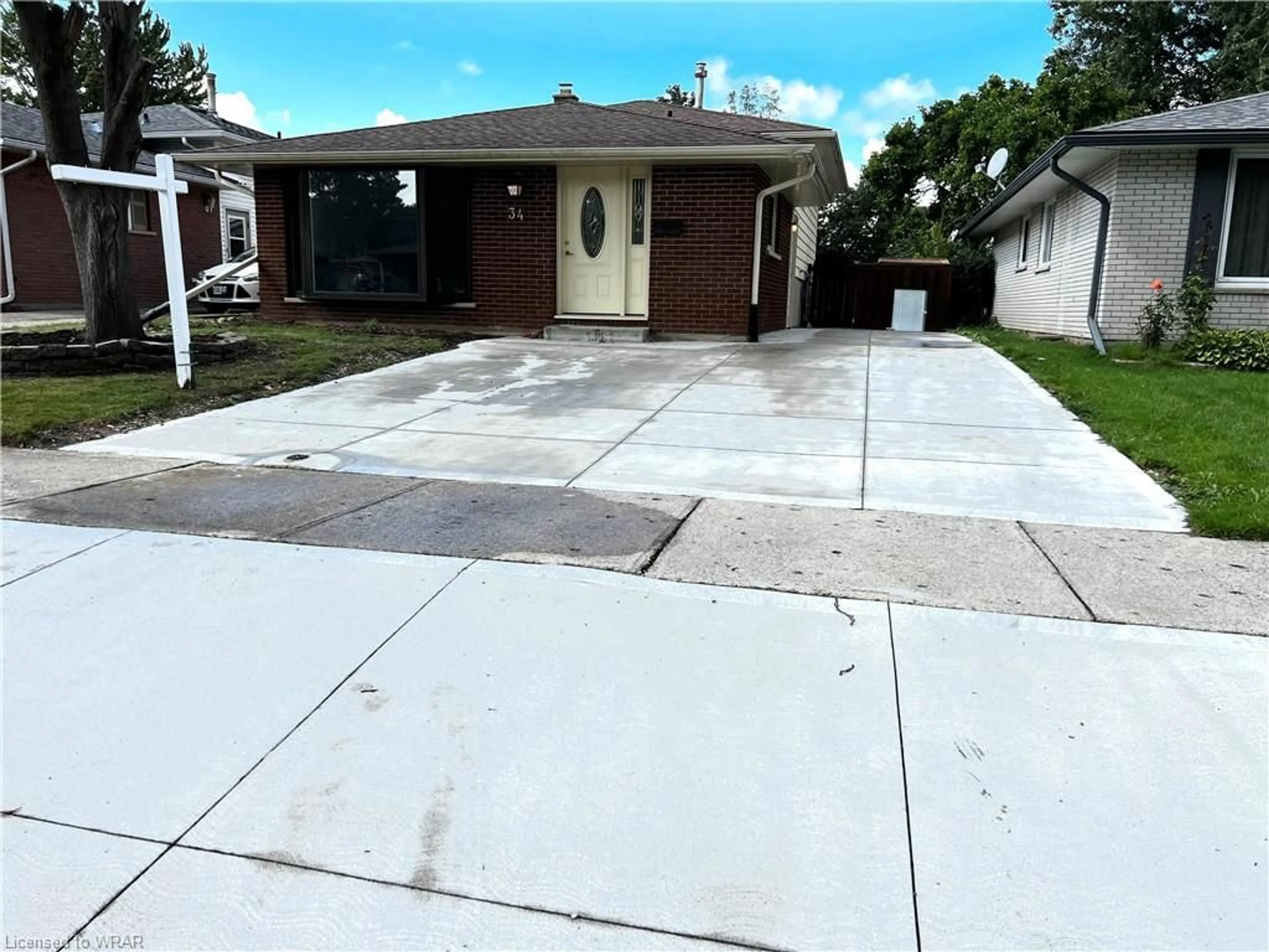 Frontside or backside of a home for 34 Appalachian Cres, Kitchener Ontario N2E 1A4