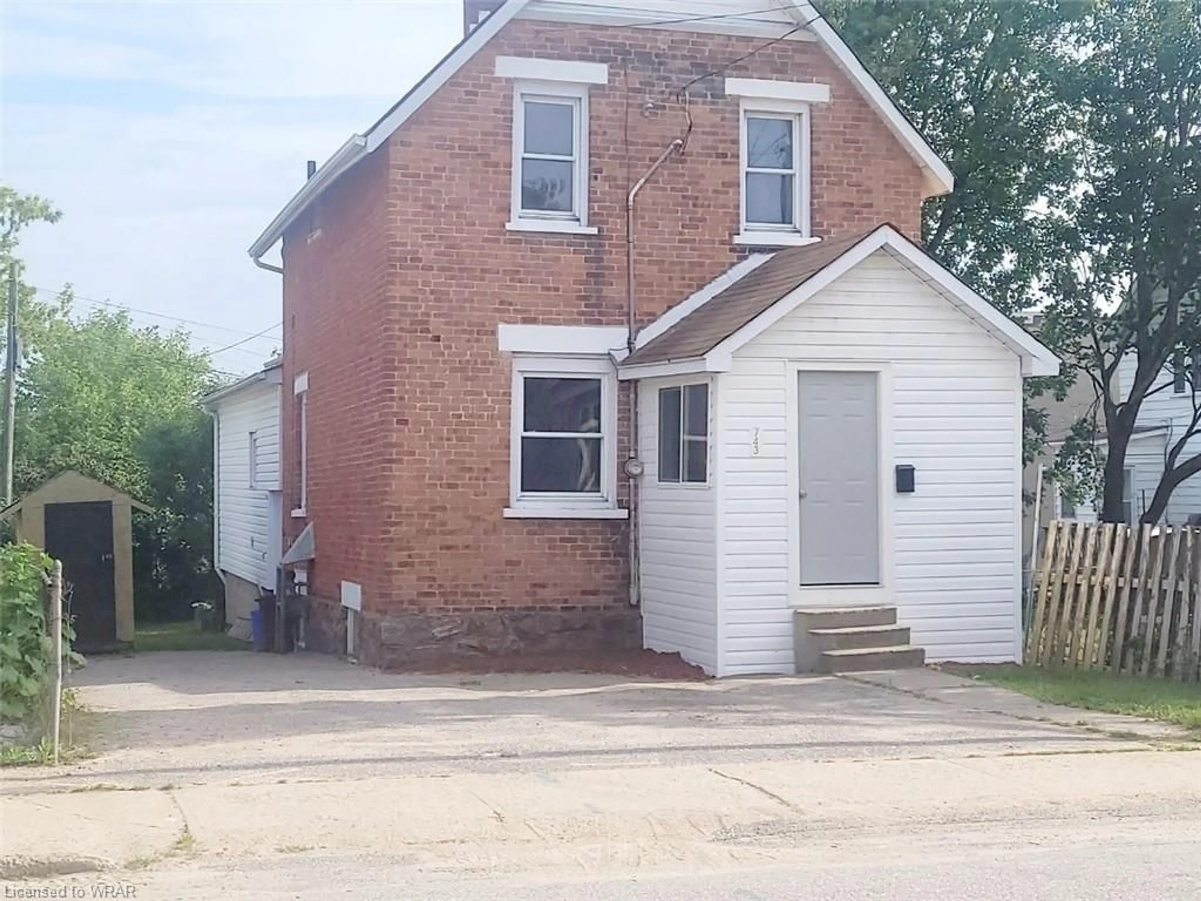 Frontside or backside of a home for 743 Cedar St, North Bay Ontario P1B 6P7