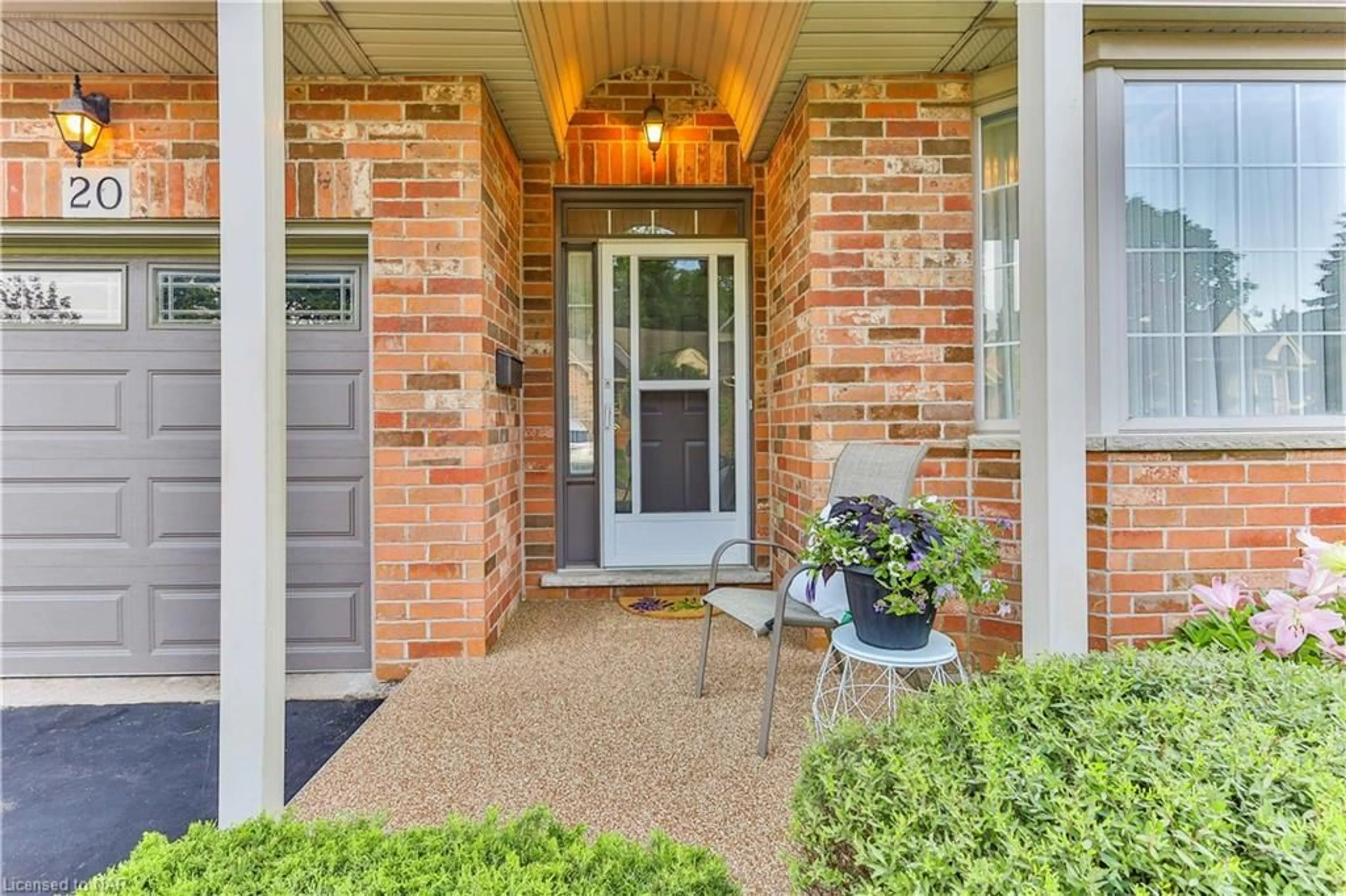 Indoor entryway for 99 Linwell Rd #20, St. Catharines Ontario L2N 1R6