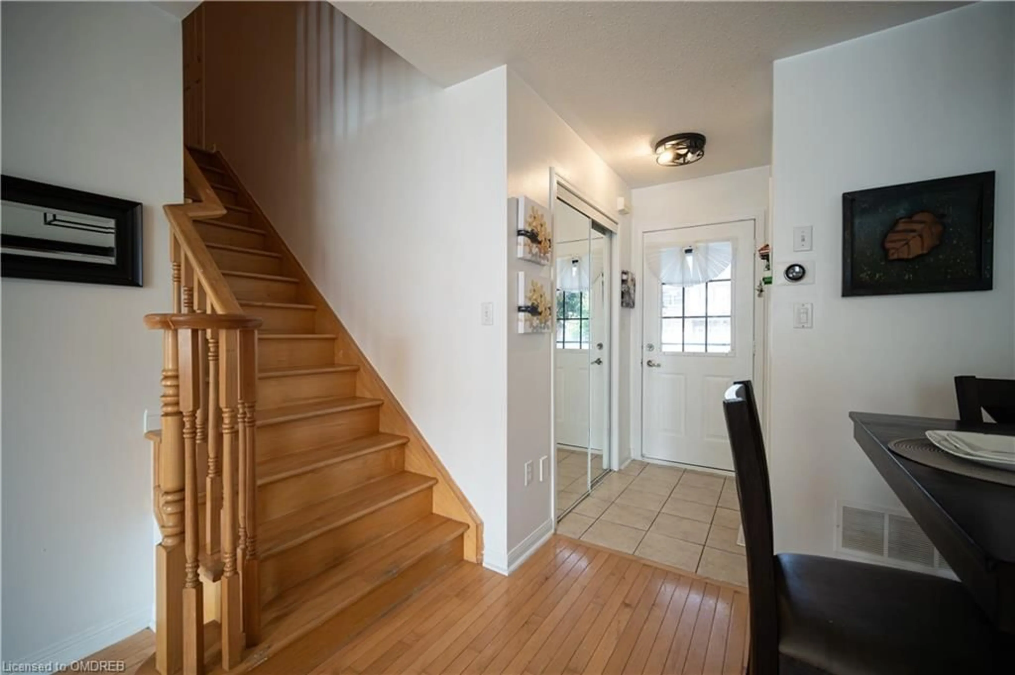 Indoor entryway for 745 Edwards Ave, Milton Ontario L9T 6B2