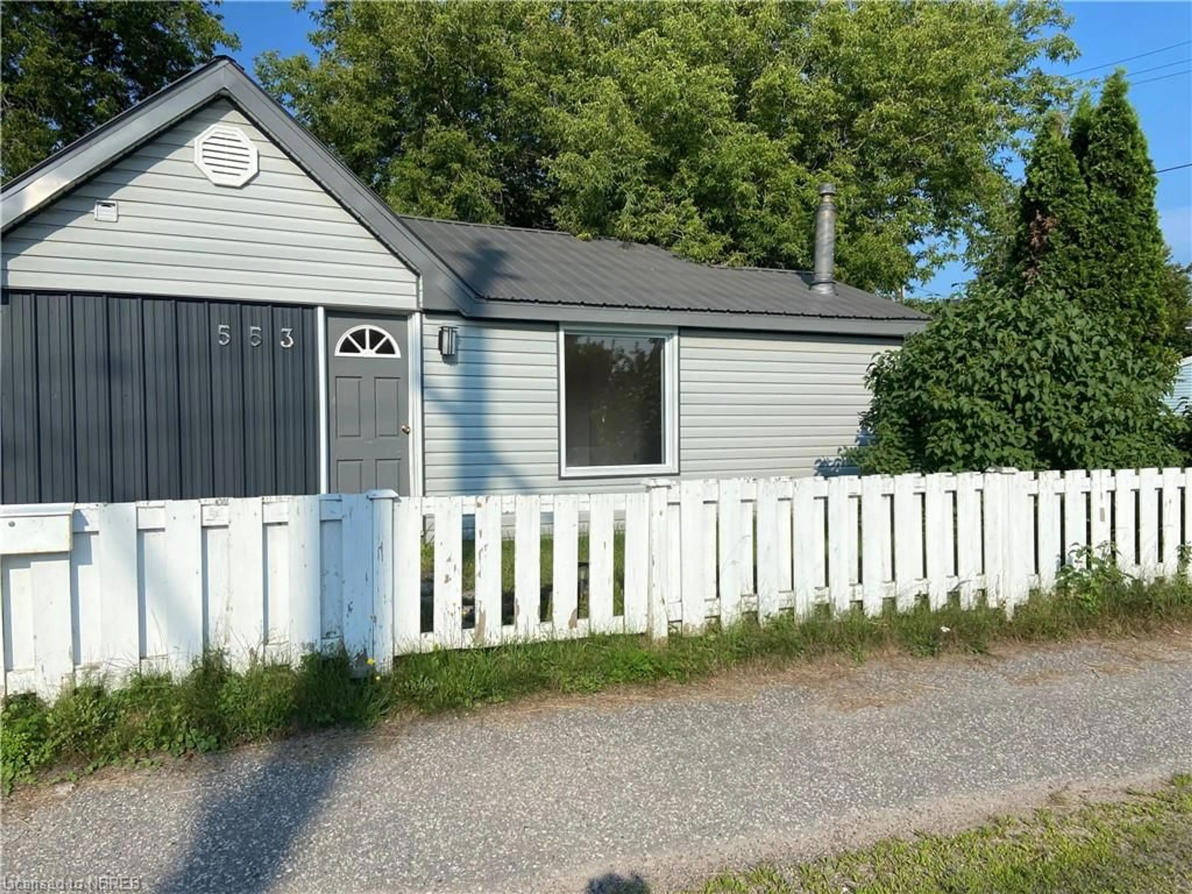 Cottage for 553 Laurier St, North Bay Ontario P1B 1T9