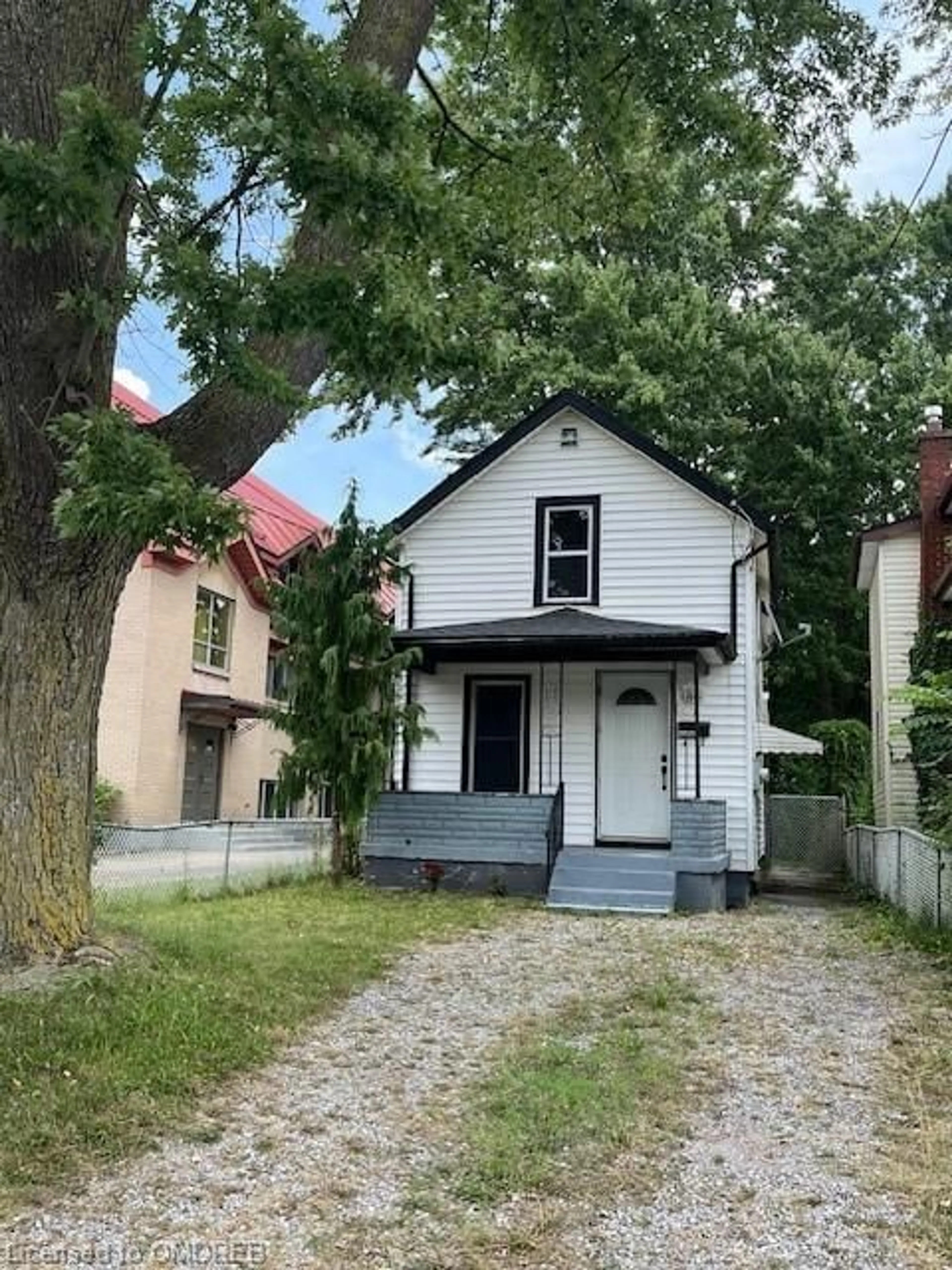 Frontside or backside of a home, cottage for 84 Empire St, Welland Ontario L3B 2L4