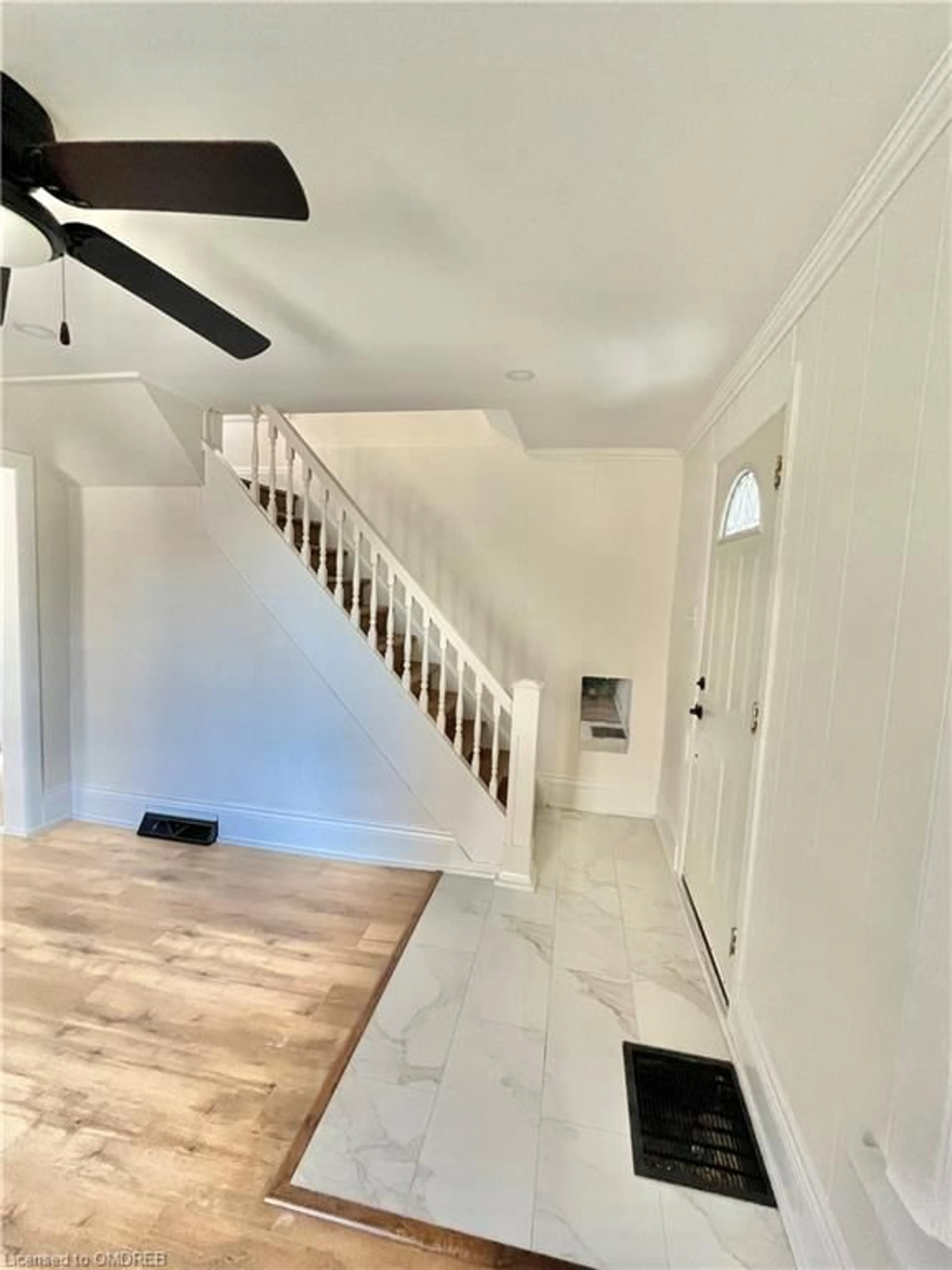 Indoor entryway, wood floors for 84 Empire St, Welland Ontario L3B 2L4