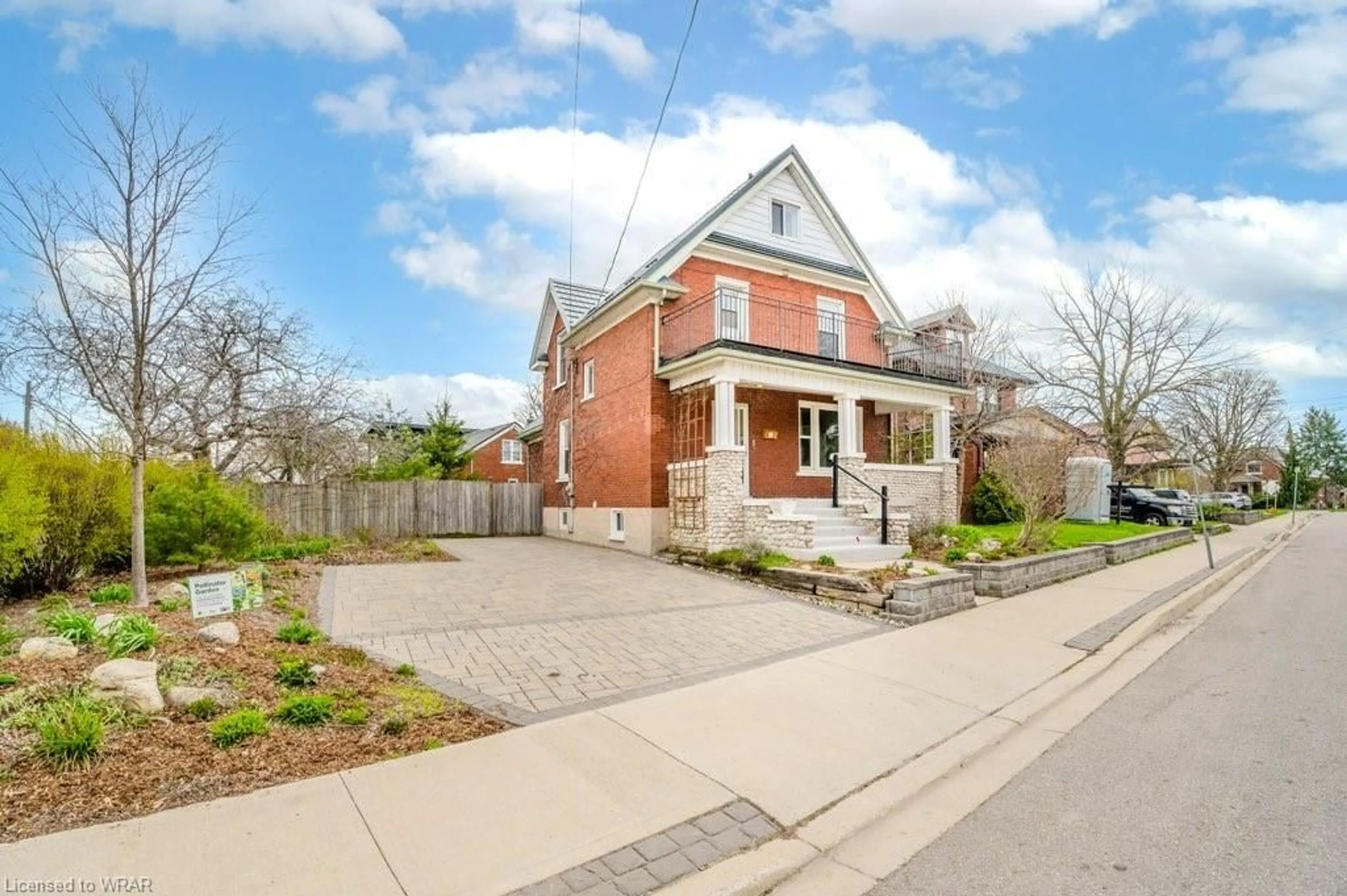Frontside or backside of a home for 20 Brunswick Ave, Kitchener Ontario N2H 4E6