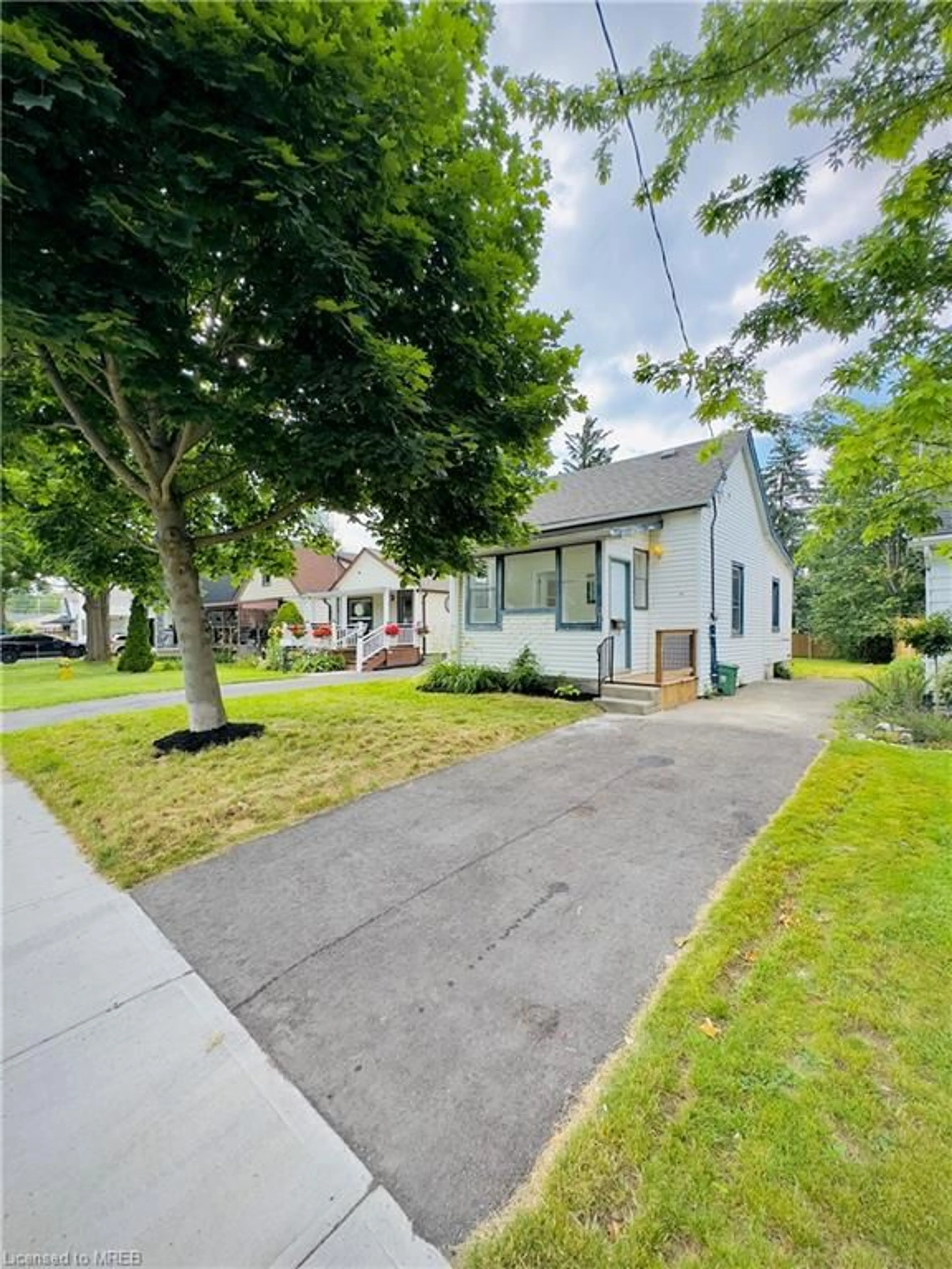 Frontside or backside of a home for 84 Langarth St, London Ontario N6J 1P4