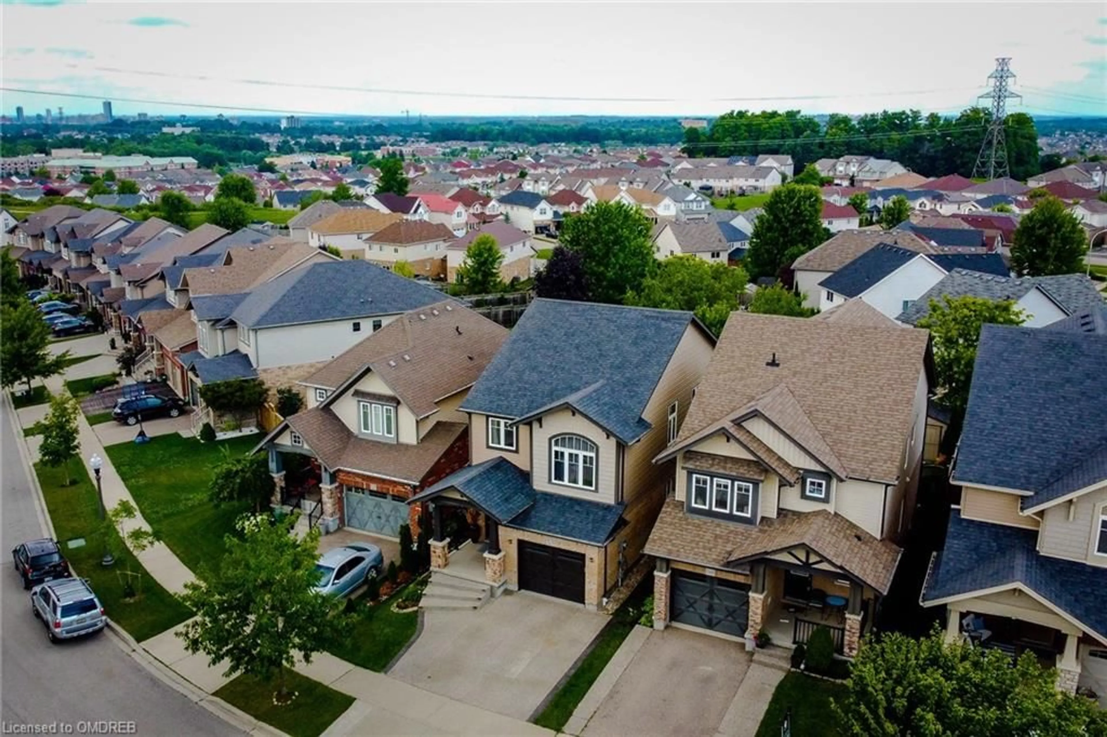 Frontside or backside of a home for 565 Isaiah Cres, Kitchener Ontario N2E 0E6