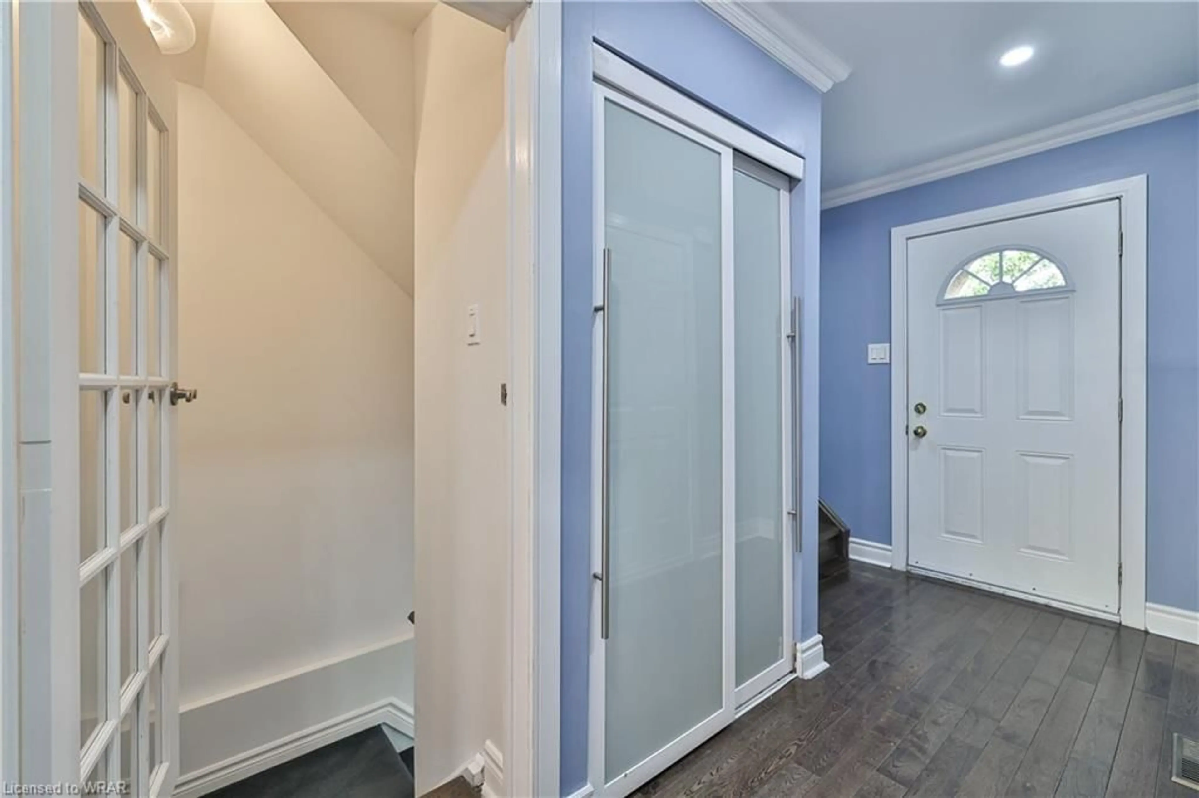 Indoor entryway for 45 Hansen Rd #93, Brampton Ontario L6V 3C5