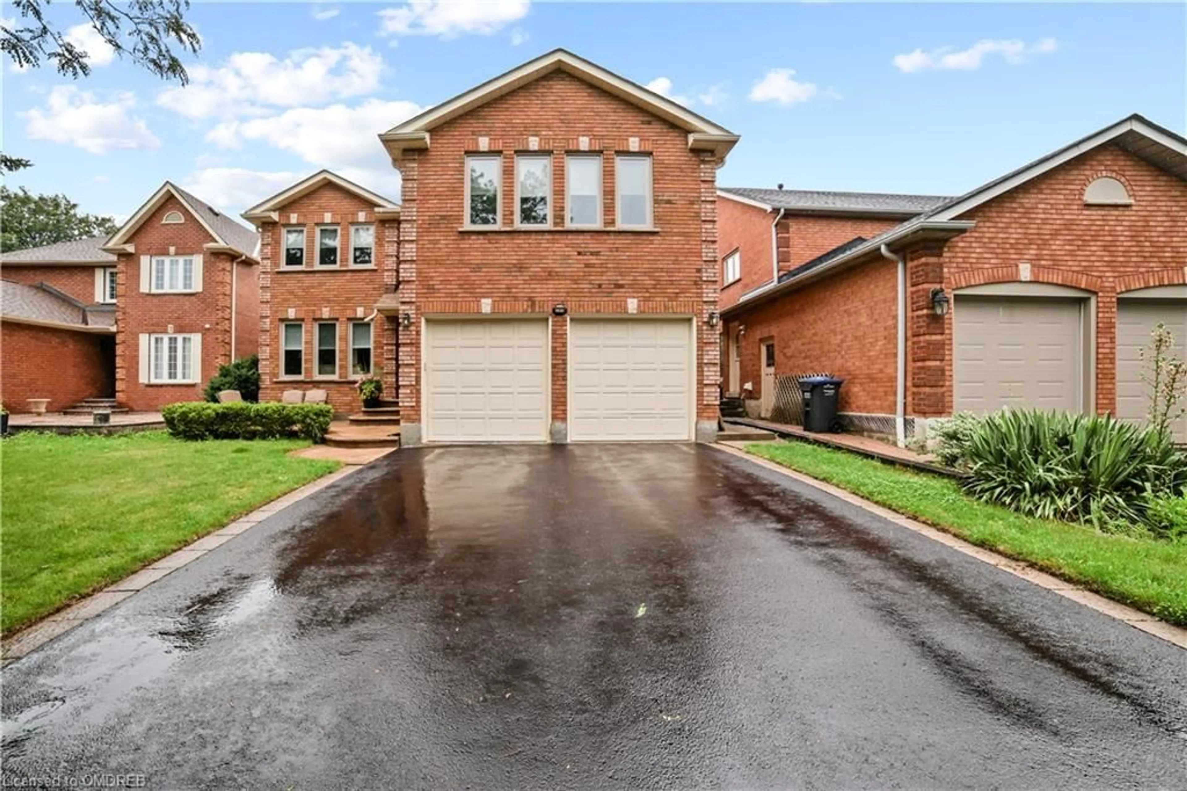 Home with brick exterior material for 2940 Harvey Cres, Mississauga Ontario L5L 4V8