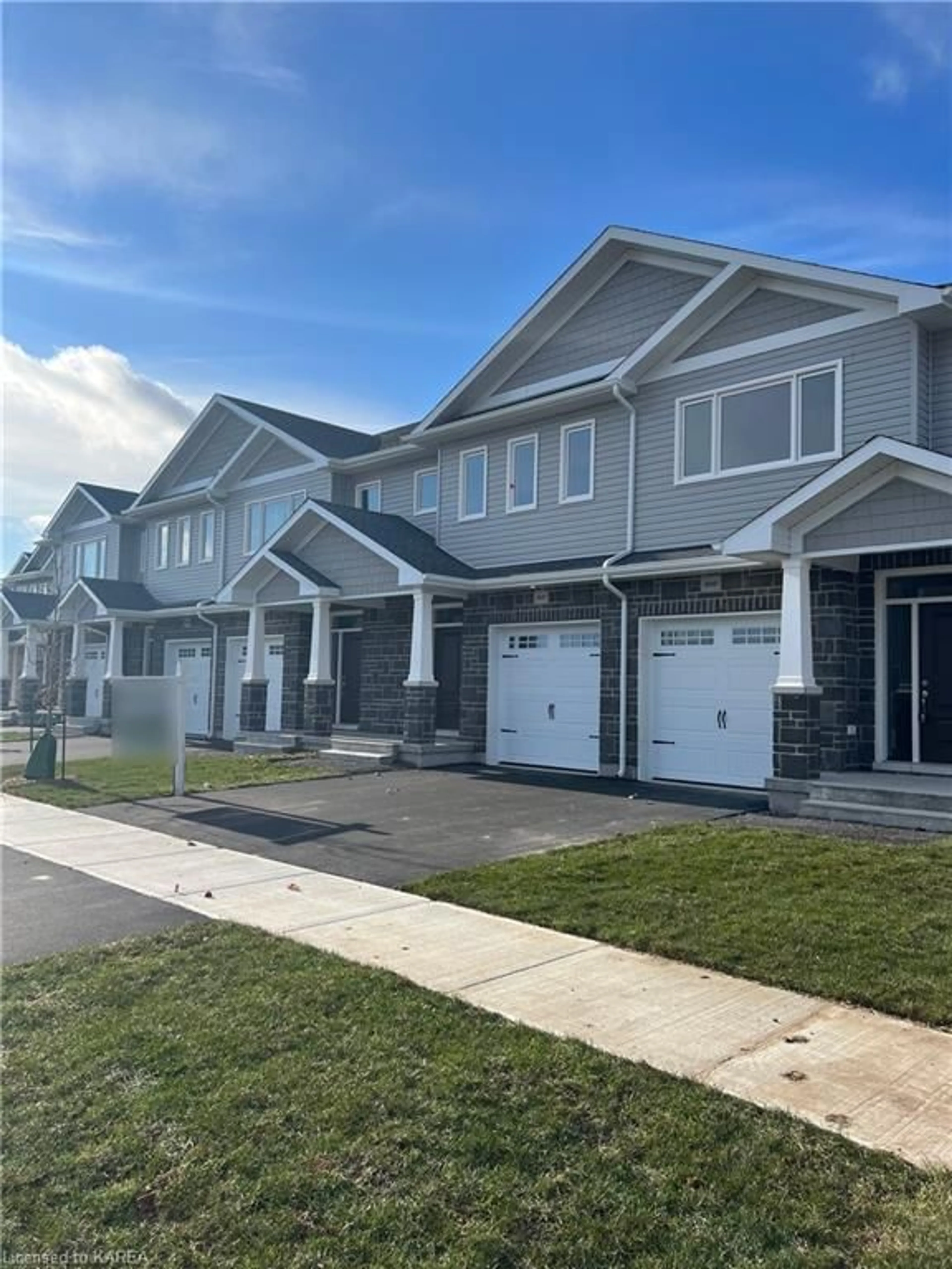 A pic from exterior of the house or condo, the street view for 202 Heritage Park Dr, Napanee Ontario K7R 3X8