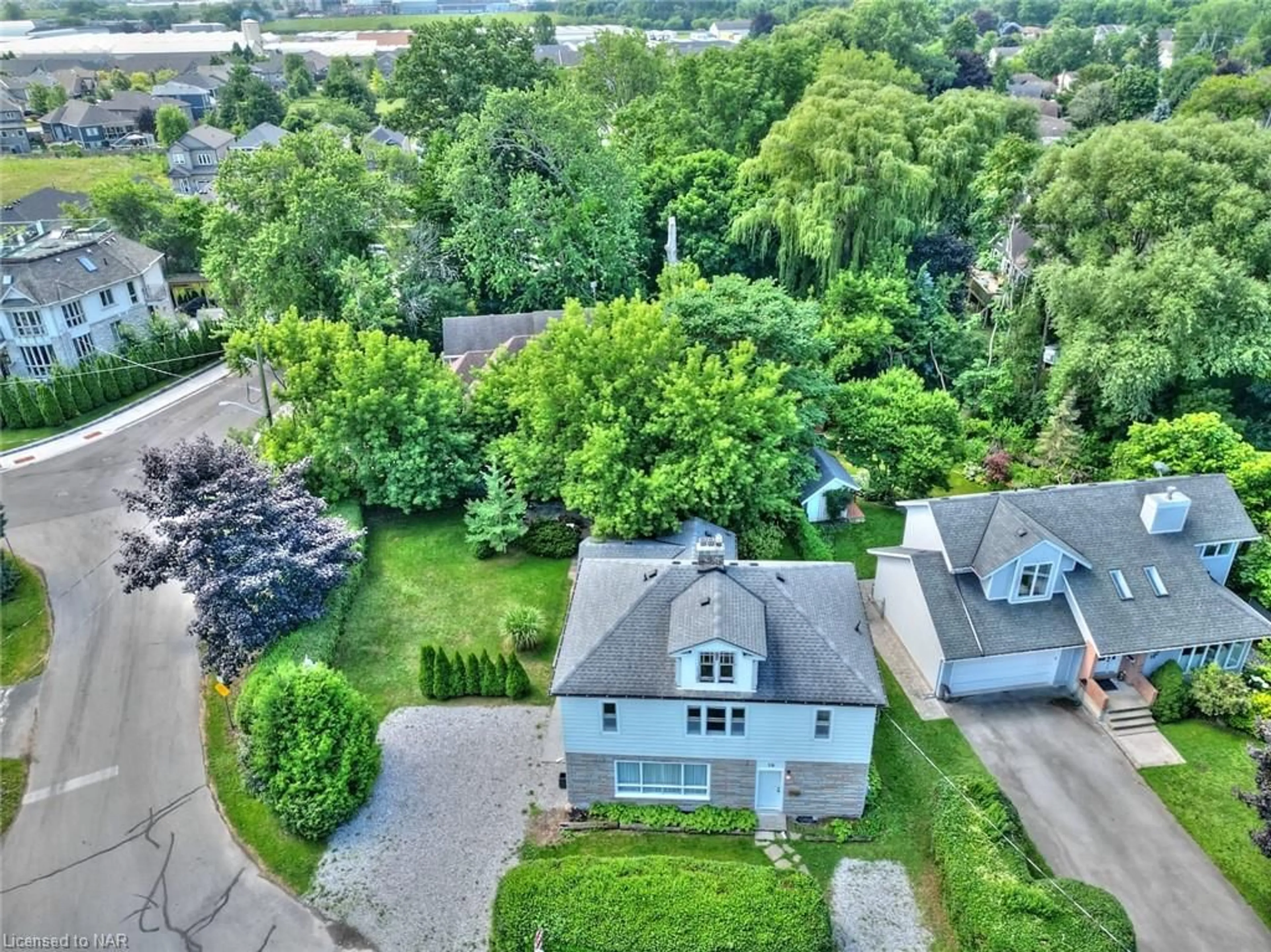 Frontside or backside of a home, cottage for 16-16 1/2 Lakeside Dr, St. Catharines Ontario L2M 1P2