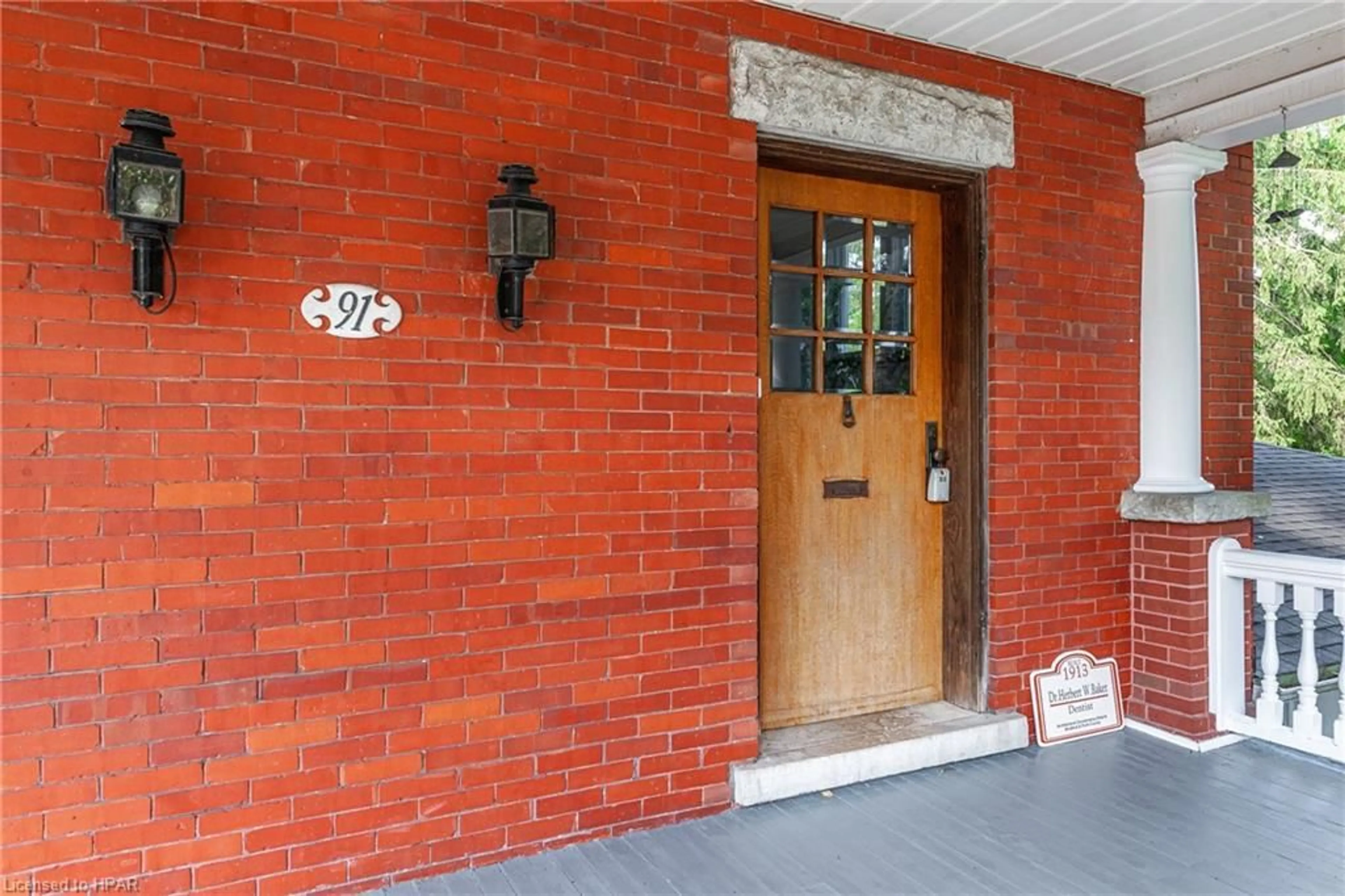 Indoor foyer, wood floors for 91 Daly Ave, Stratford Ontario N5A 1B7