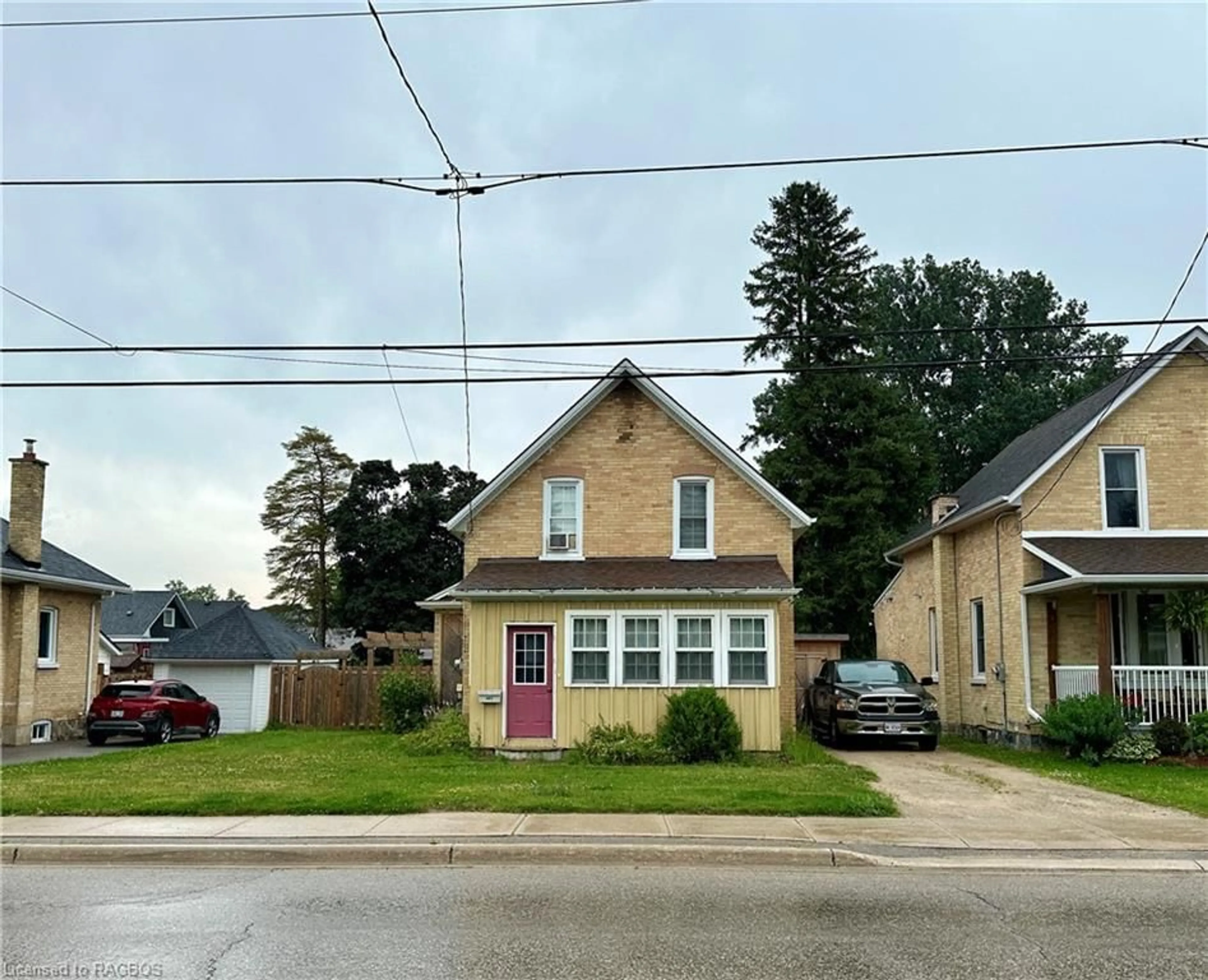 Frontside or backside of a home, cottage for 403 7th Ave, Hanover Ontario N4N 2J1