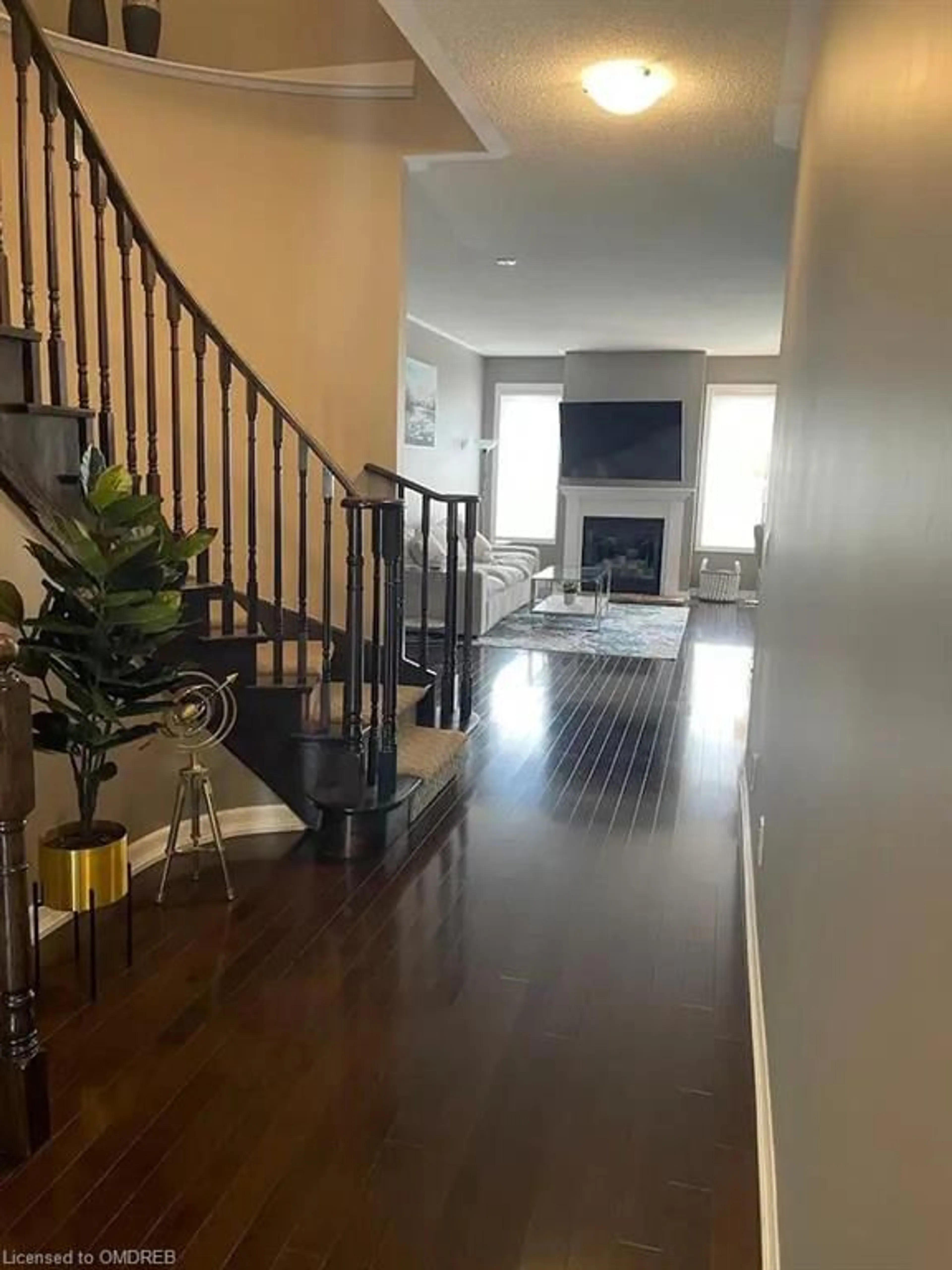 Indoor foyer for 22 Forbes Terr, Milton Ontario L9T 3X3