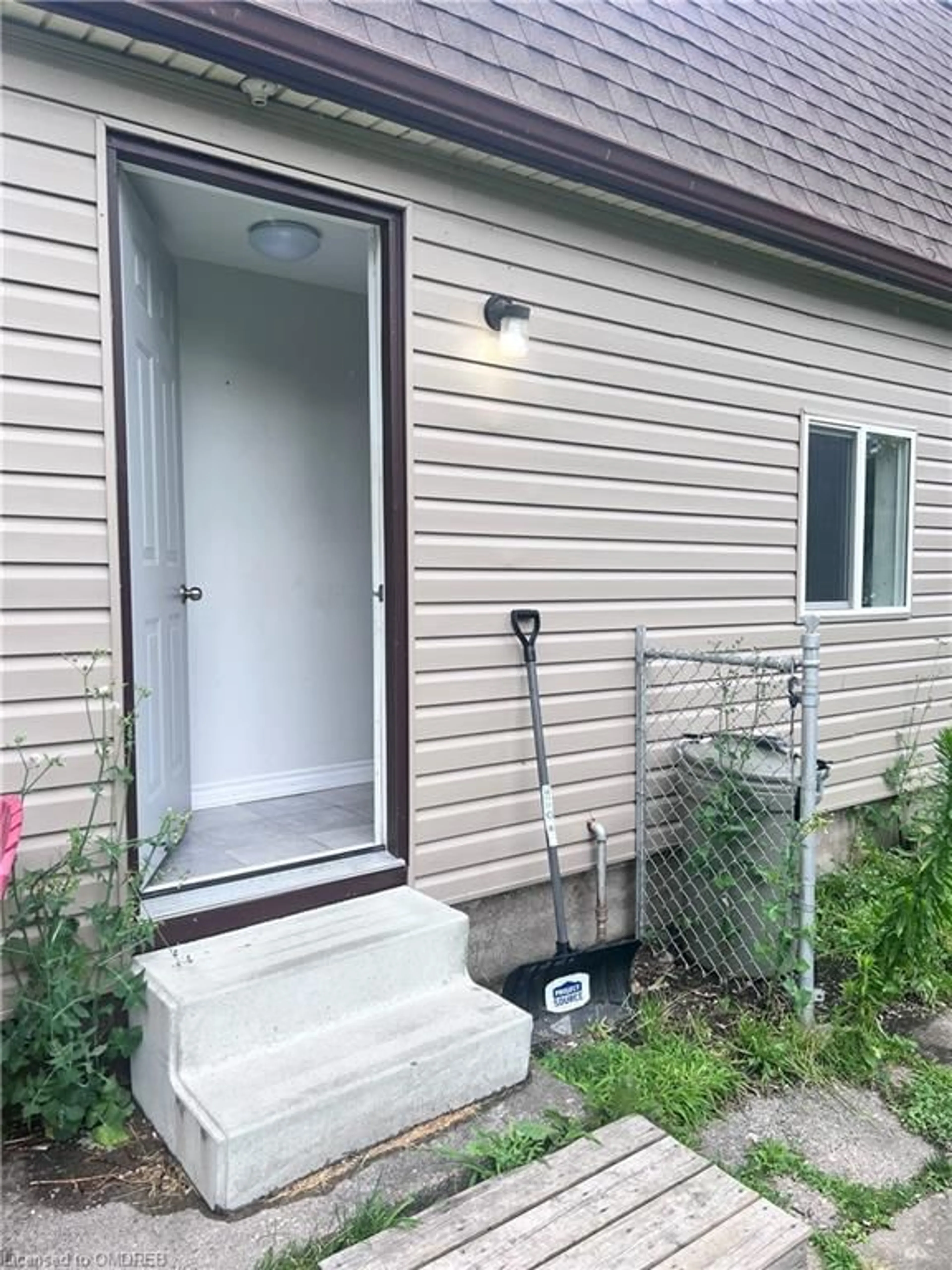 A pic from exterior of the house or condo for 63 Dolphin St, Port Colborne Ontario L3K 2J4