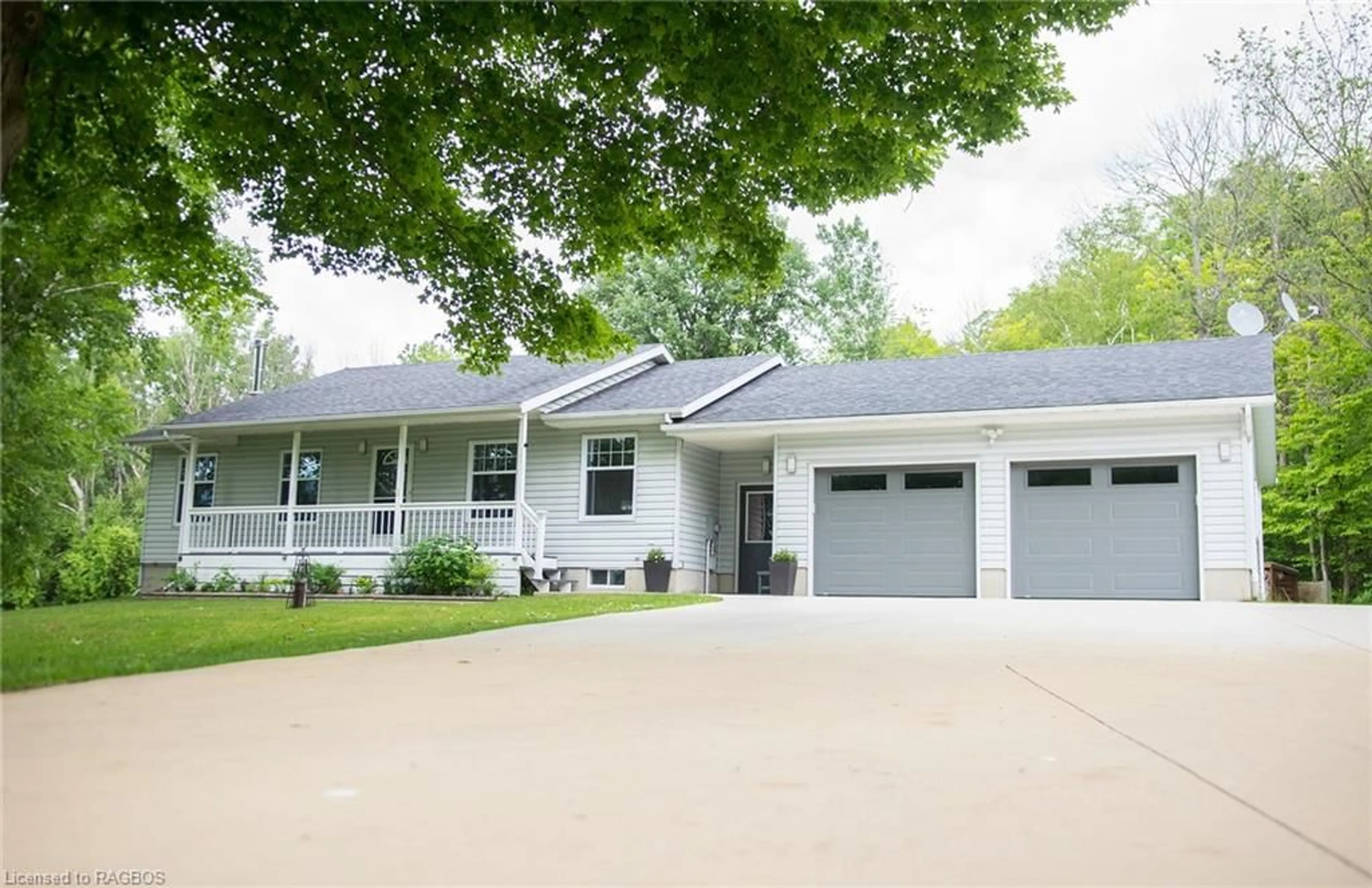 Home with vinyl exterior material for 109 Shepard Lake Rd, Georgian Bluffs Ontario N0H 2T0