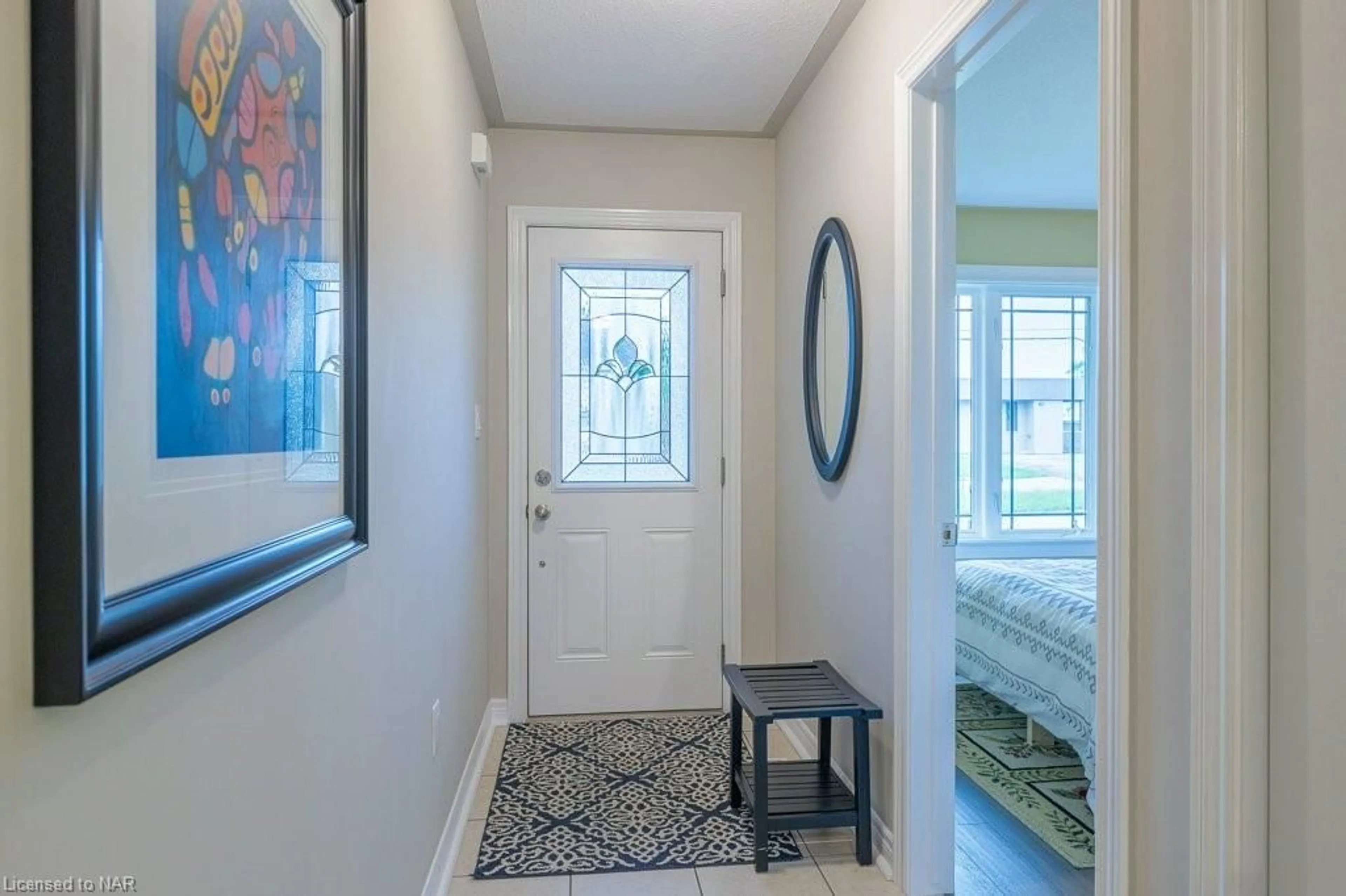 Indoor entryway, wood floors for 7 Dexter St, St. Catharines Ontario L2S 2L5