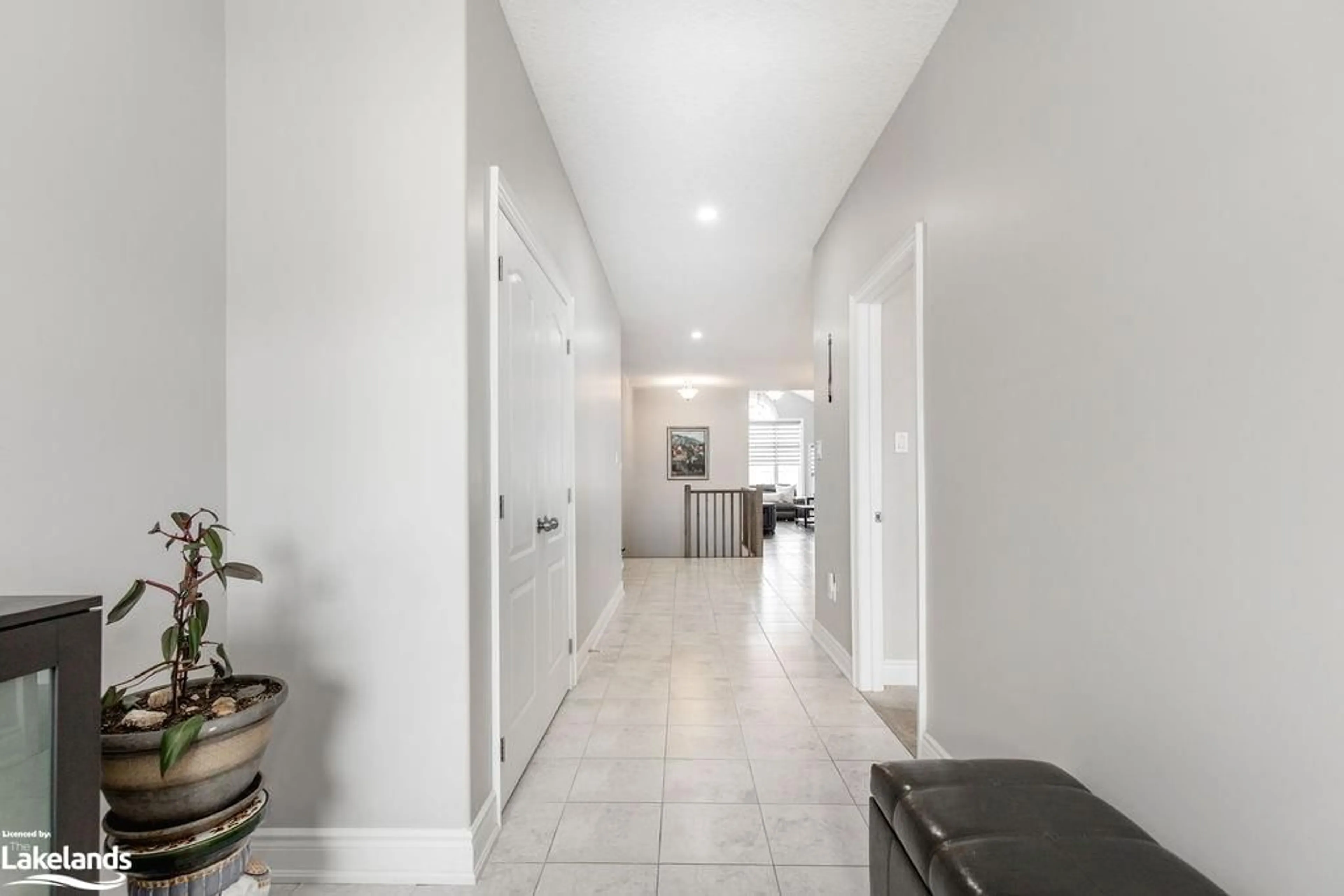 Indoor entryway for 43 Lockerbie Cres, Collingwood Ontario L9Y 0Y9