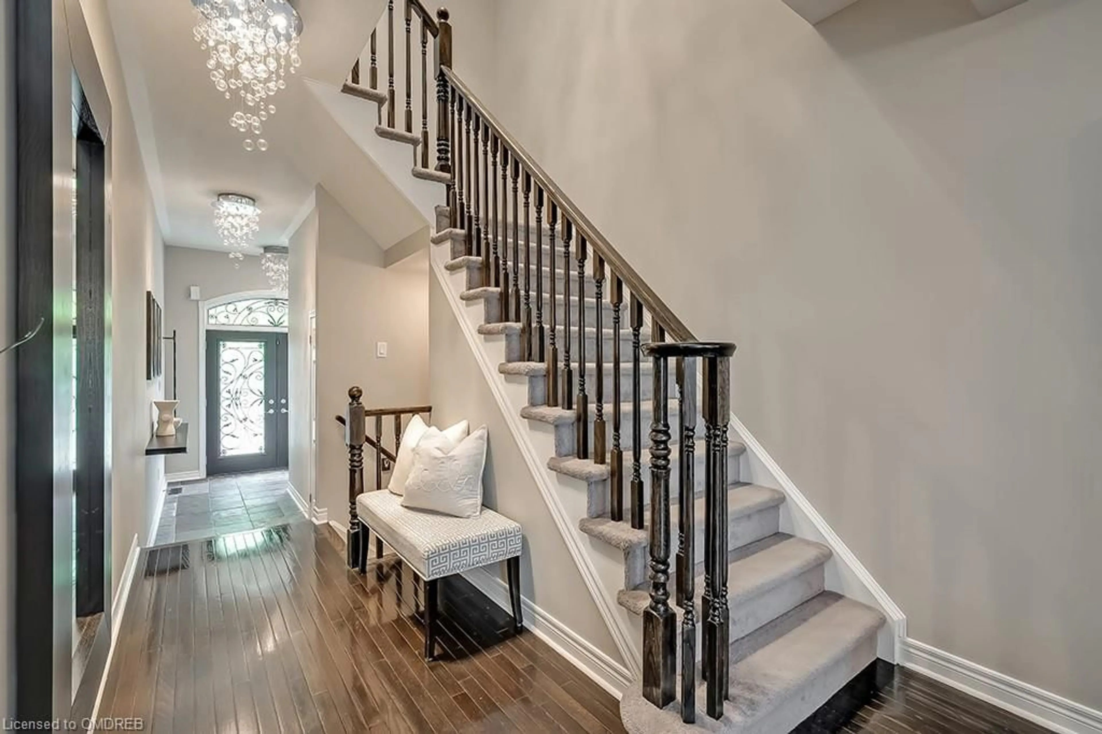 Stairs for 2401 Old Brompton Way, Oakville Ontario L6M 0J3