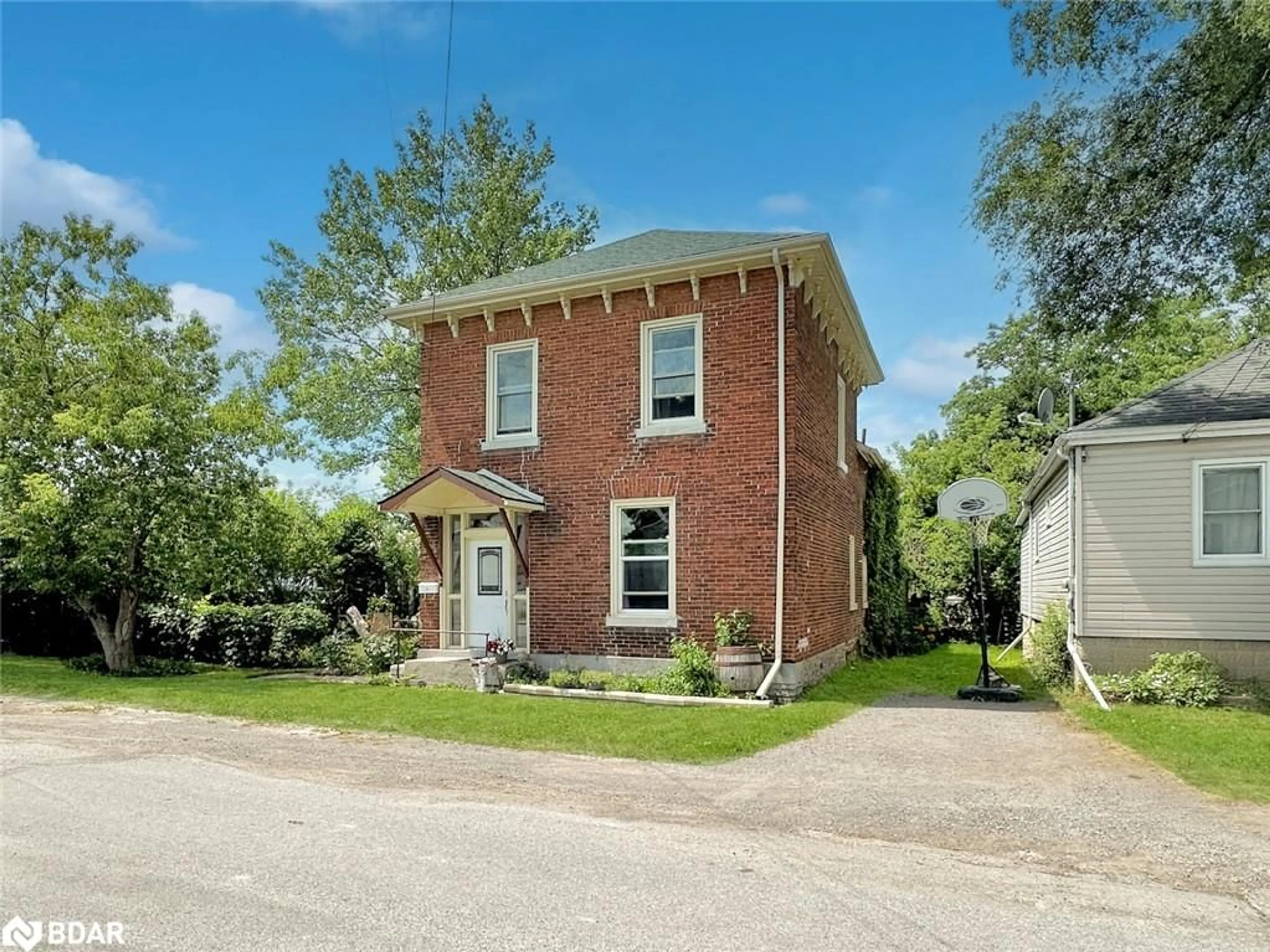 Home with brick exterior material for 36 Oak St, Belleville Ontario K8N 3S8