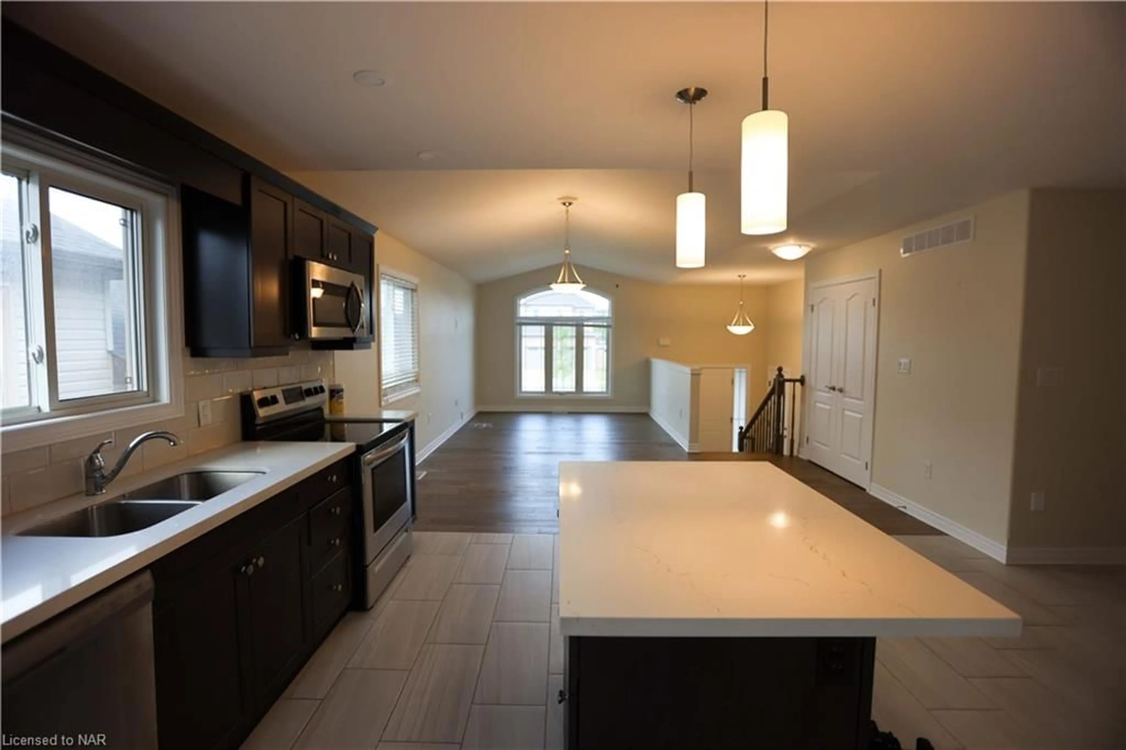 Contemporary kitchen for 7 Berkshire Dr, St. Catharines Ontario L2M 0C2