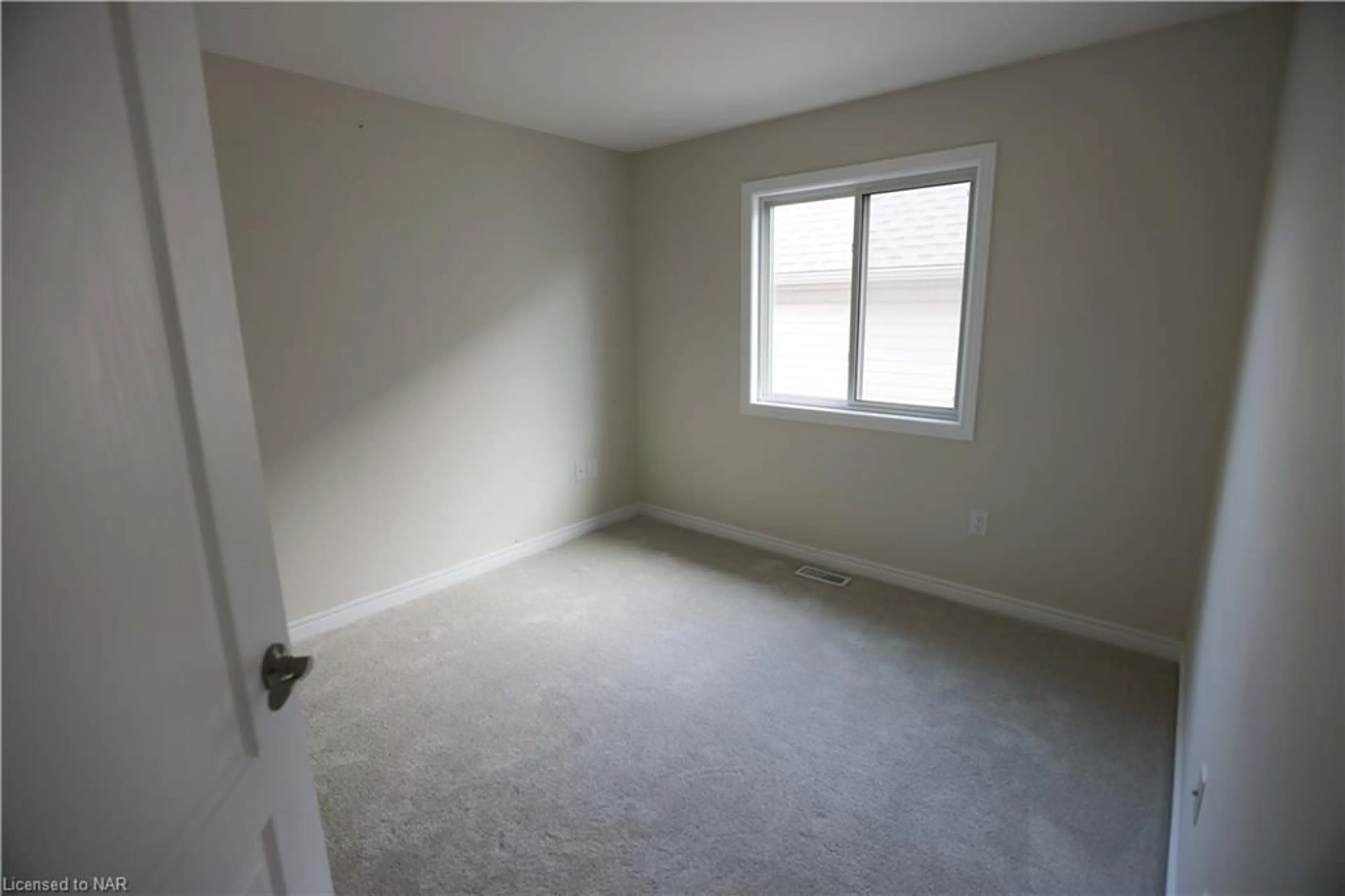 A pic of a room for 7 Berkshire Dr, St. Catharines Ontario L2M 0C2