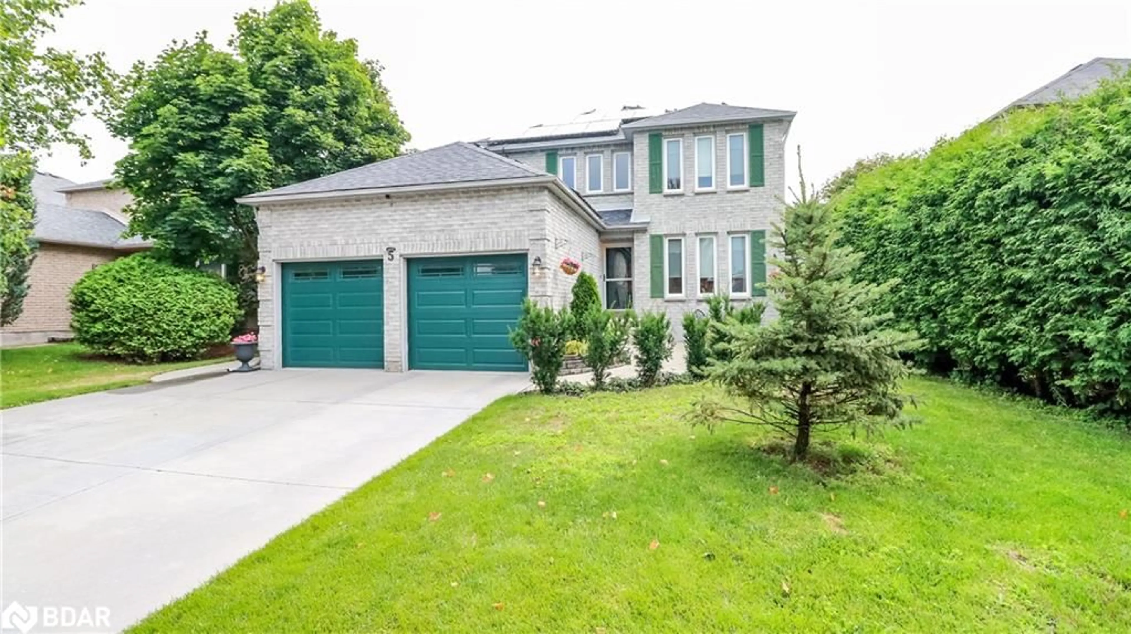 Frontside or backside of a home for 5 Cardinal St, Barrie Ontario L4M 6C8