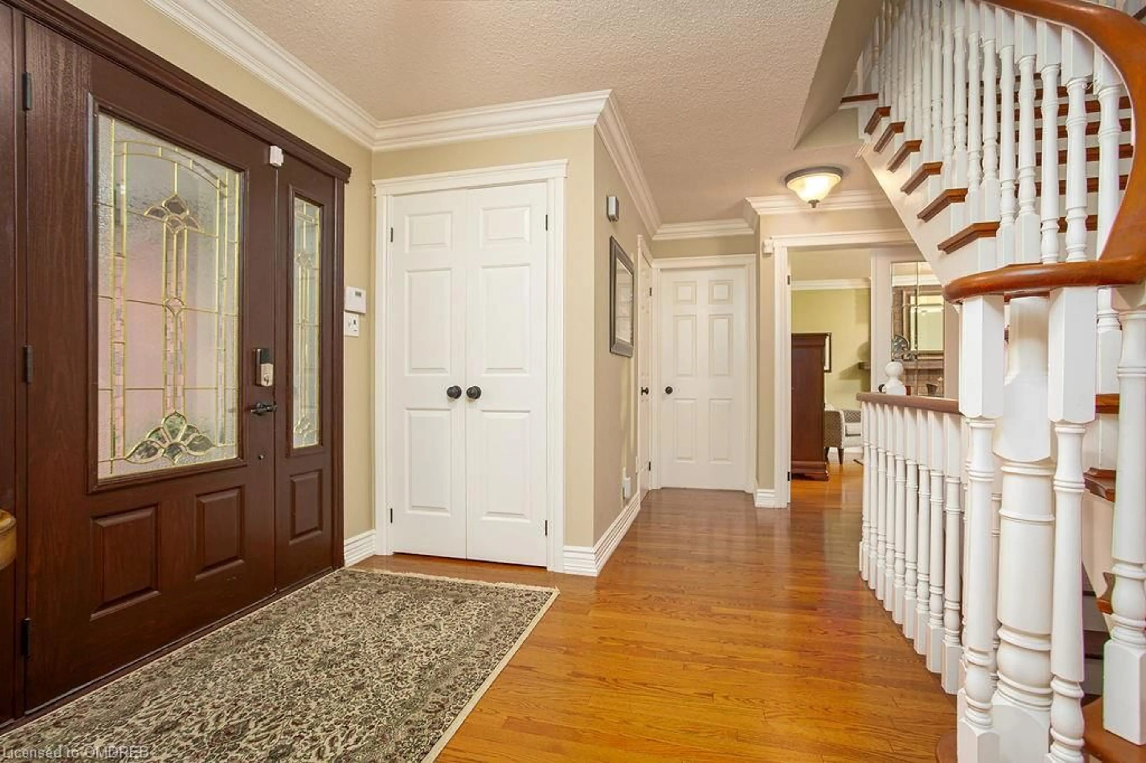 Indoor entryway for 1380 Old English Lane, Oakville Ontario L6M 2P8