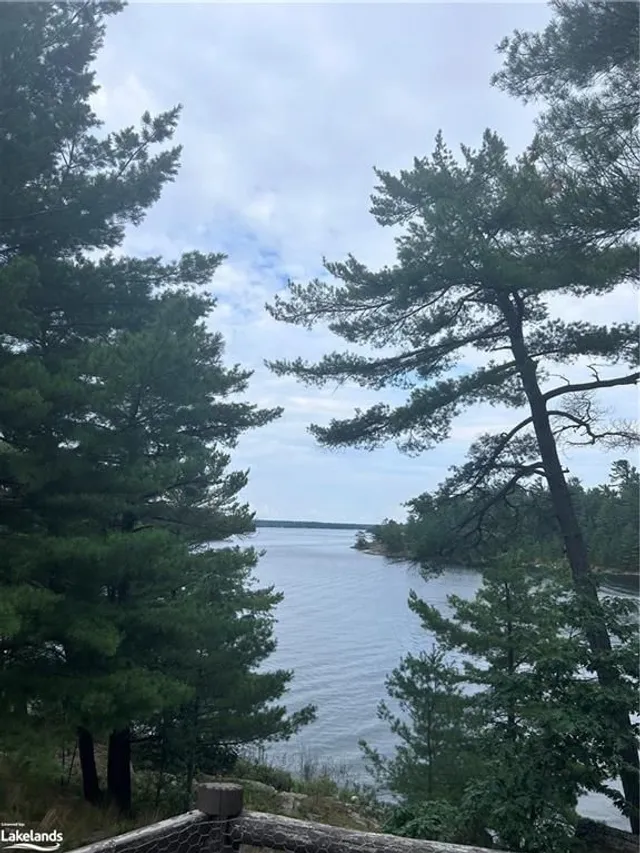 A30-28 Mclean Pt Island, Pointe au Baril 3