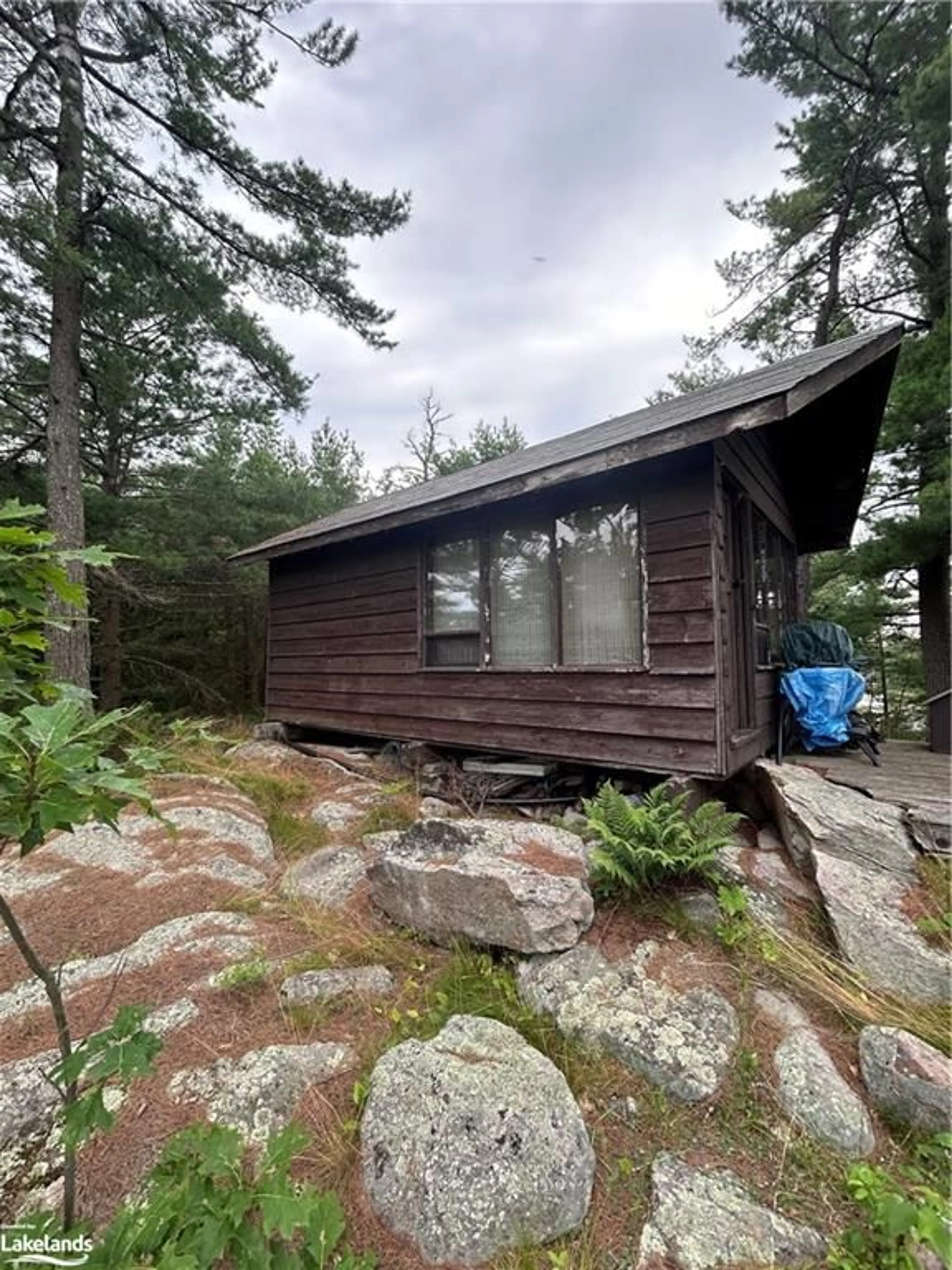 Shed for A30-28 Mclean Pt Island, Pointe au Baril Ontario P0G 1K0